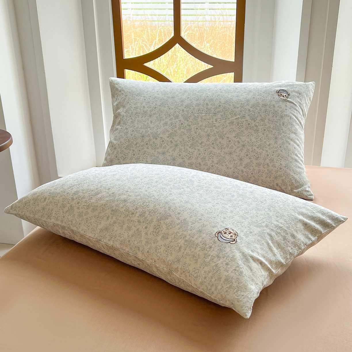 91家纺网 家纺一手货源 找家纺 欣晴家纺 2026新款软糯云朵棉水洗棉刺绣三件套四件套嘟嘟小熊系列（风格1） 清风