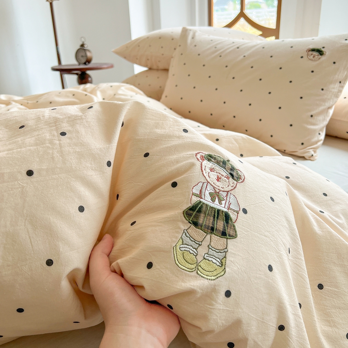 91家纺网 家纺一手货源 找家纺 欣晴家纺 2026新款软糯云朵棉水洗棉刺绣三件套四件套嘟嘟小熊系列（风格1） 尘香