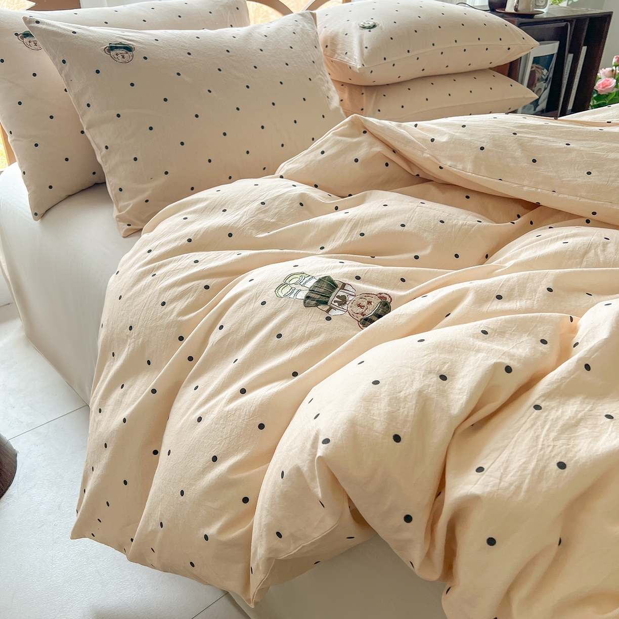 91家纺网 家纺一手货源 找家纺 欣晴家纺 2026新款软糯云朵棉水洗棉刺绣三件套四件套嘟嘟小熊系列（风格1） 尘香