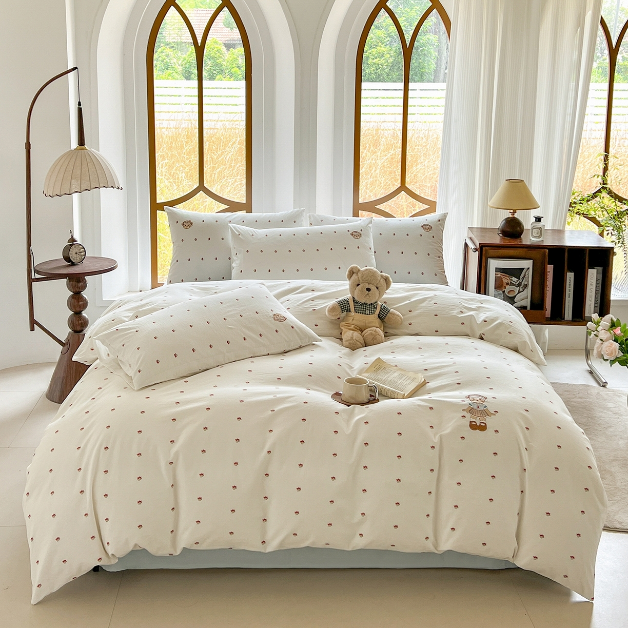 91家纺网 家纺一手货源 找家纺 欣晴家纺 2026新款软糯云朵棉水洗棉刺绣三件套四件套嘟嘟小熊系列（风格1） 流萤