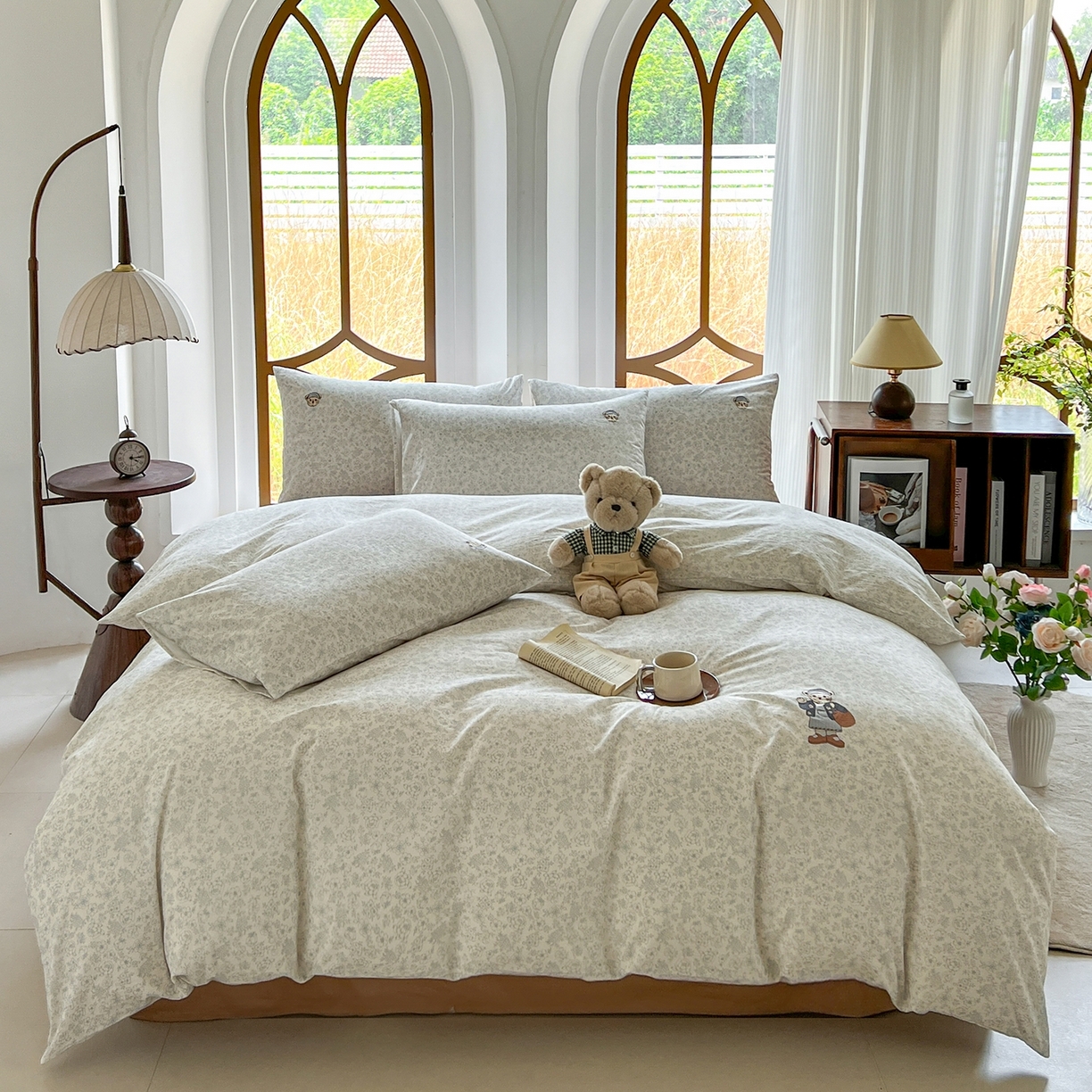 91家纺网 家纺一手货源 找家纺 欣晴家纺 2026新款软糯云朵棉水洗棉刺绣三件套四件套嘟嘟小熊系列（风格1） 清风