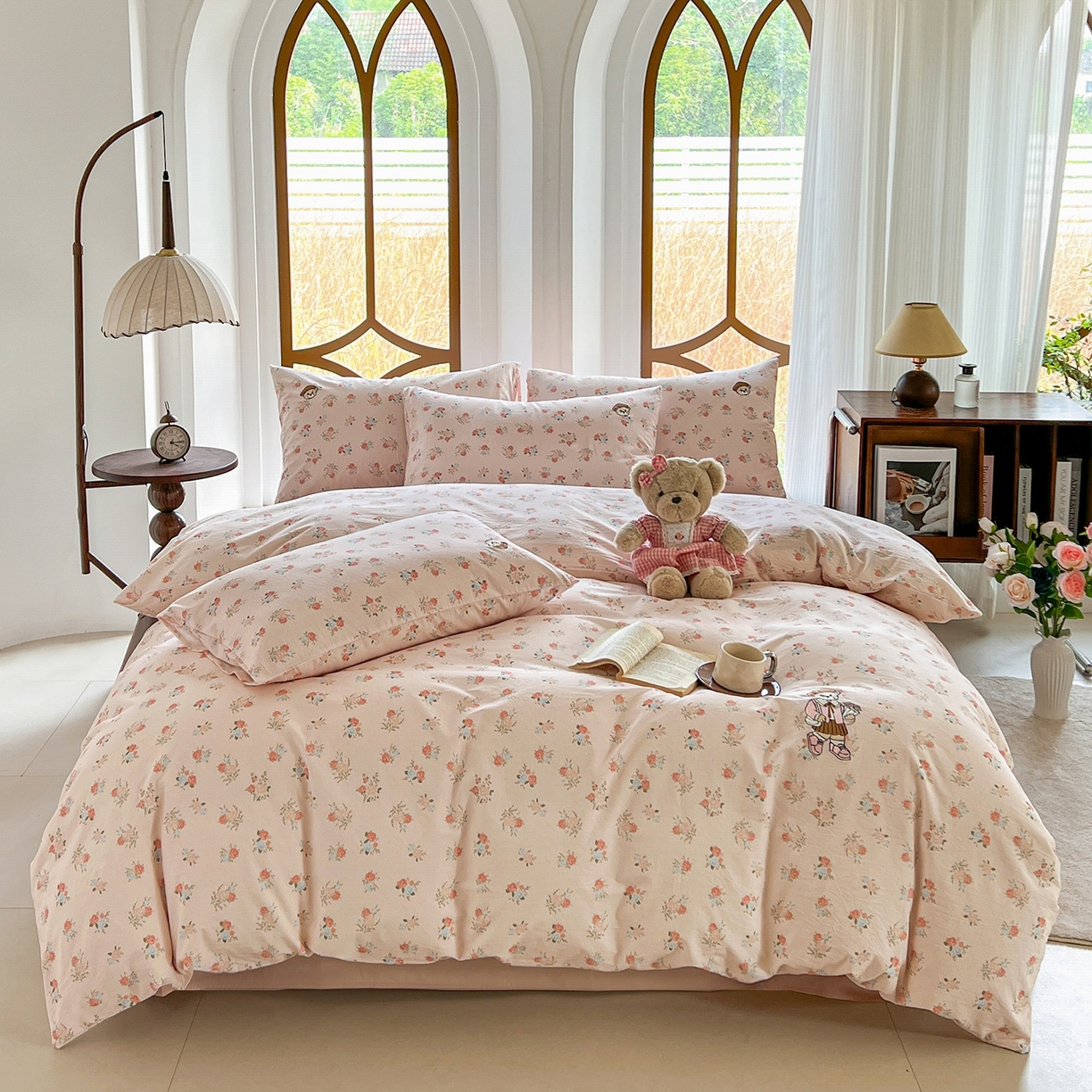 91家纺网 家纺一手货源 找家纺 欣晴家纺 2026新款软糯云朵棉水洗棉刺绣三件套四件套嘟嘟小熊系列（风格1） 花影