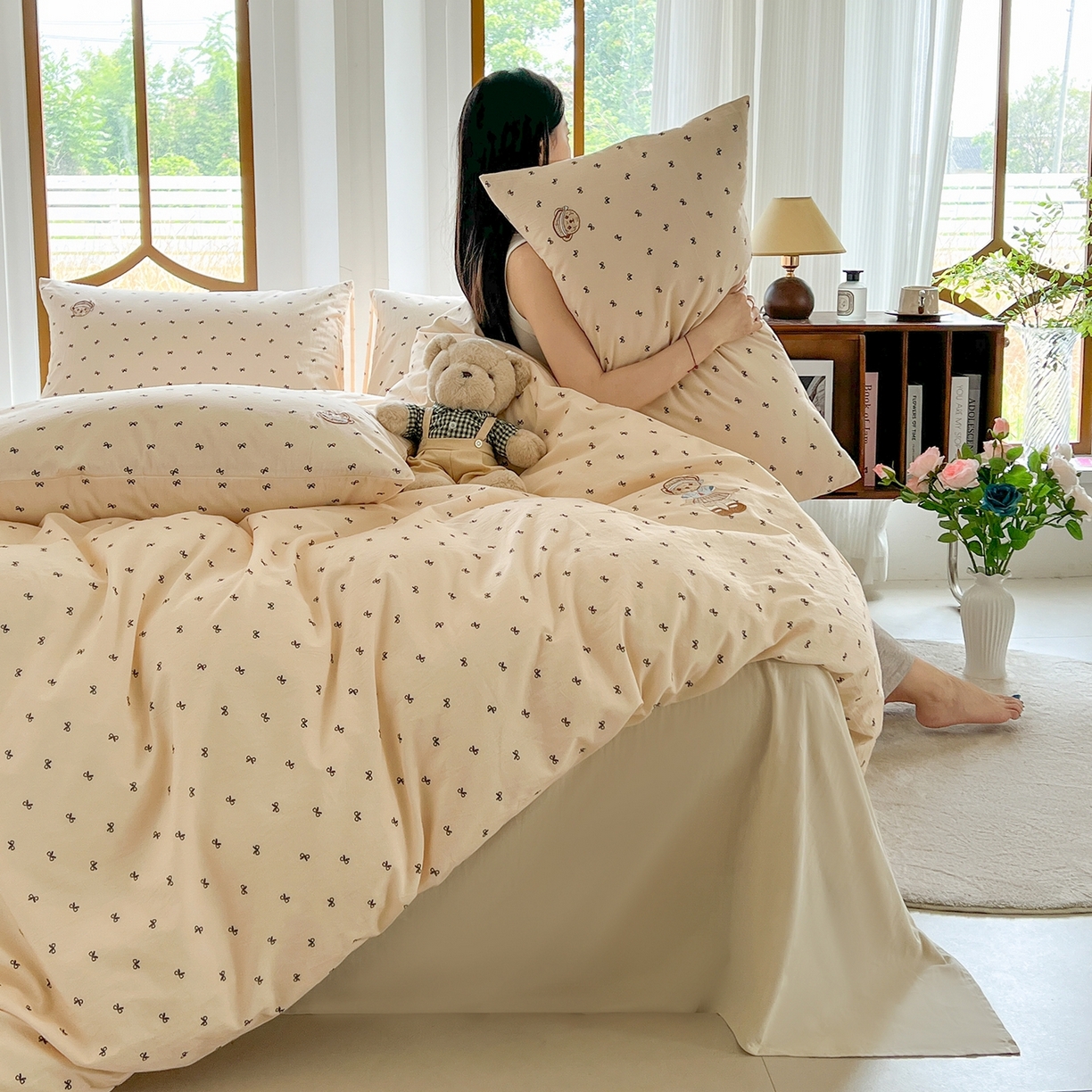 91家纺网 家纺一手货源 找家纺 欣晴家纺 2026新款软糯云朵棉水洗棉刺绣三件套四件套嘟嘟小熊系列（风格1） 邂逅