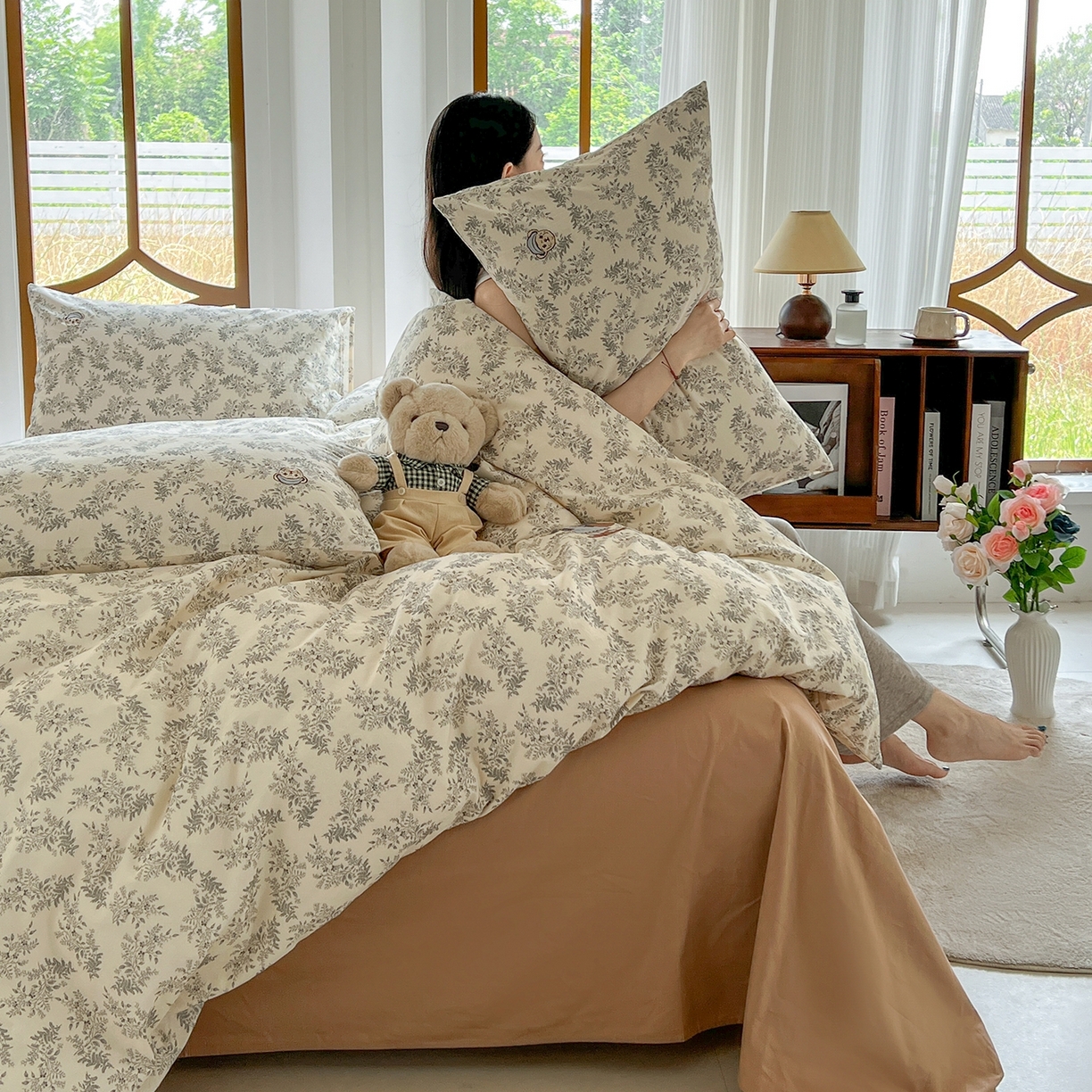 91家纺网 家纺一手货源 找家纺 欣晴家纺 2026新款软糯云朵棉水洗棉刺绣三件套四件套嘟嘟小熊系列（风格1） 芳华