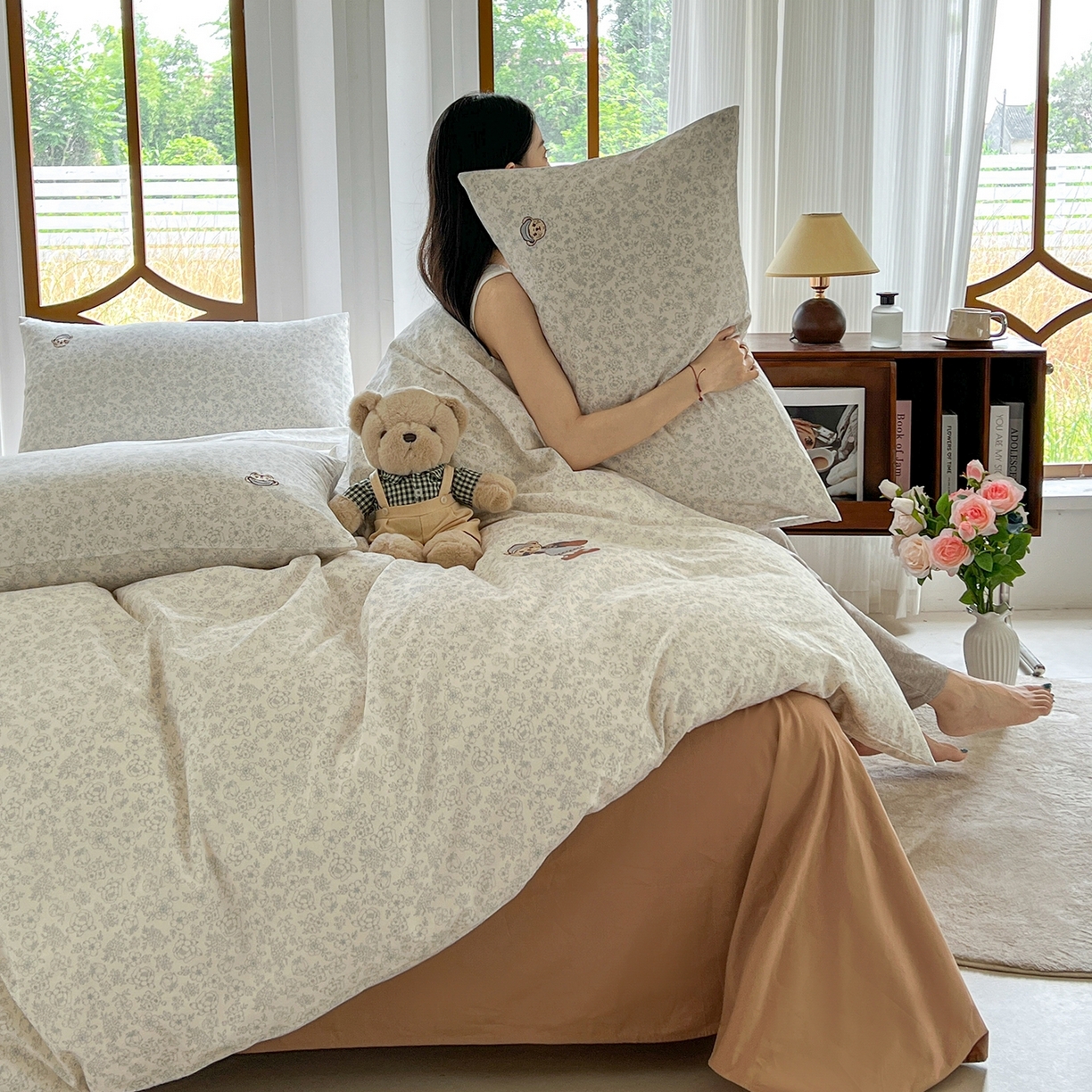 91家纺网 家纺一手货源 找家纺 欣晴家纺 2026新款软糯云朵棉水洗棉刺绣三件套四件套嘟嘟小熊系列（风格1） 清风