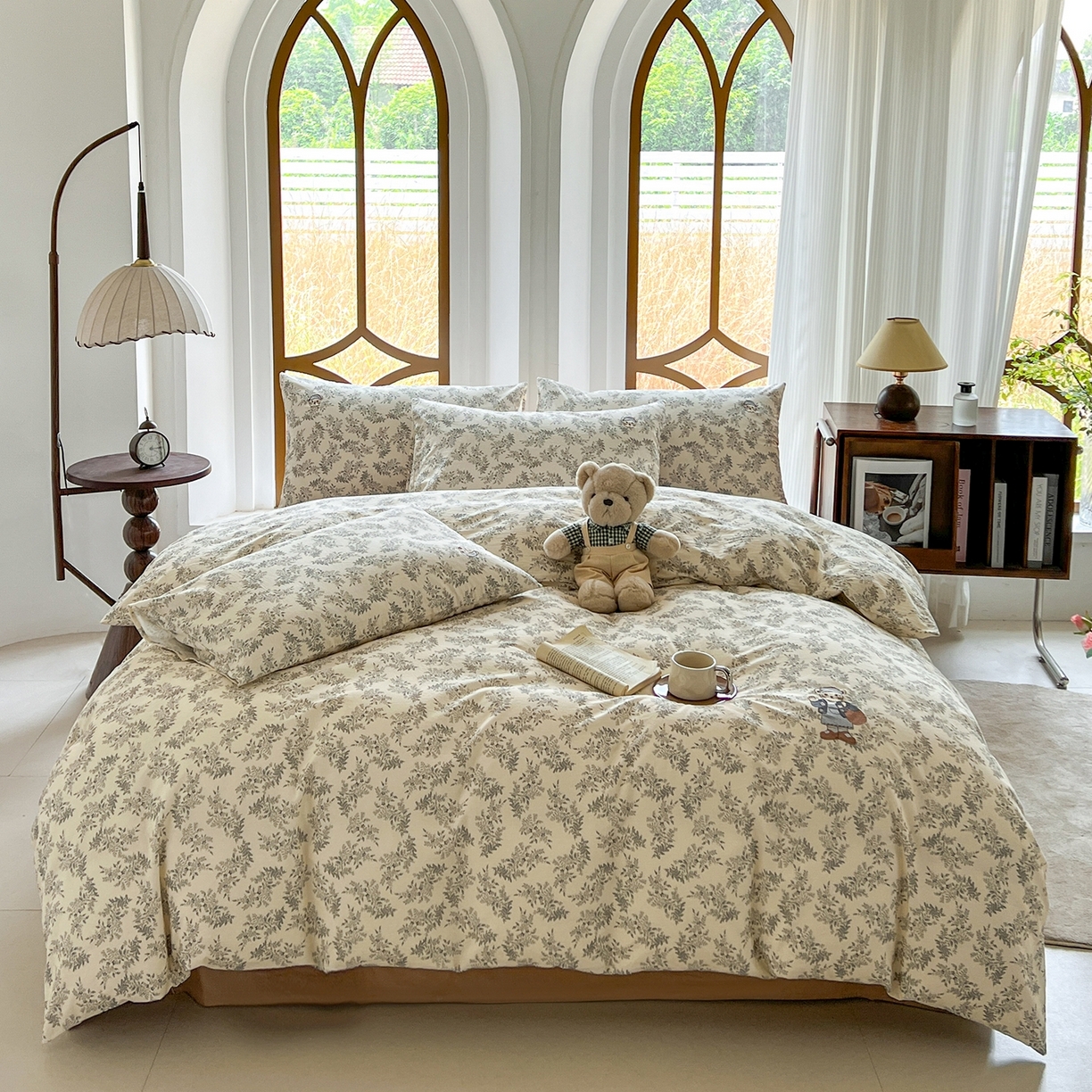 91家纺网 家纺一手货源 找家纺 欣晴家纺 2026新款软糯云朵棉水洗棉刺绣三件套四件套嘟嘟小熊系列（风格1） 芳华