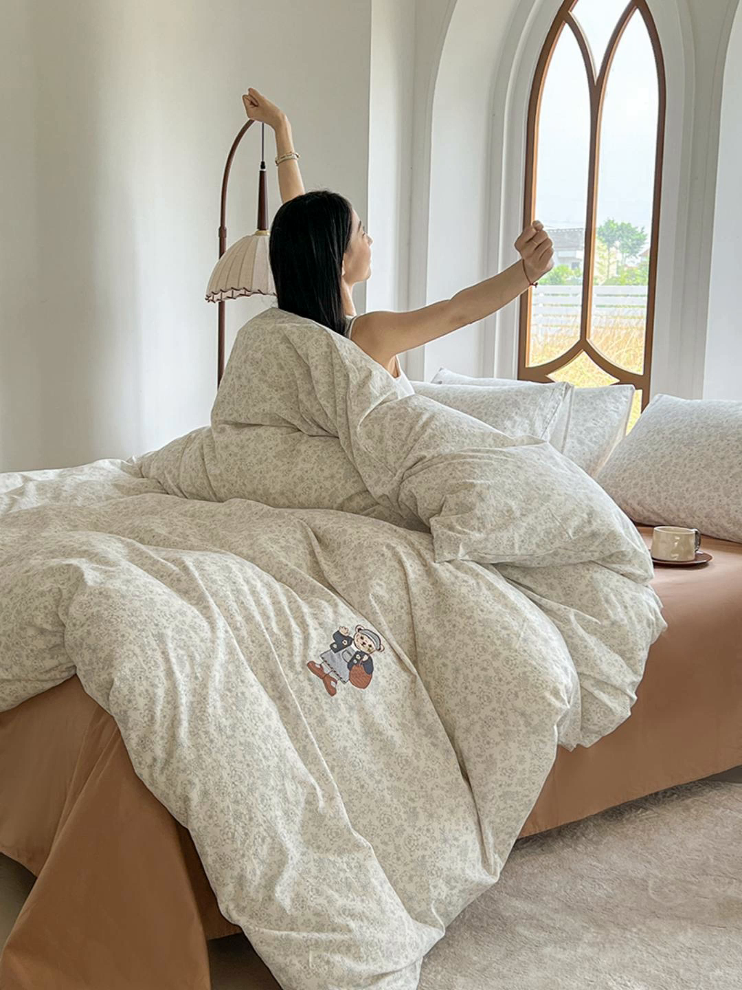 91家纺网 家纺一手货源 找家纺 欣晴家纺 2026新款软糯云朵棉水洗棉刺绣三件套四件套嘟嘟小熊系列（风格1） 清风