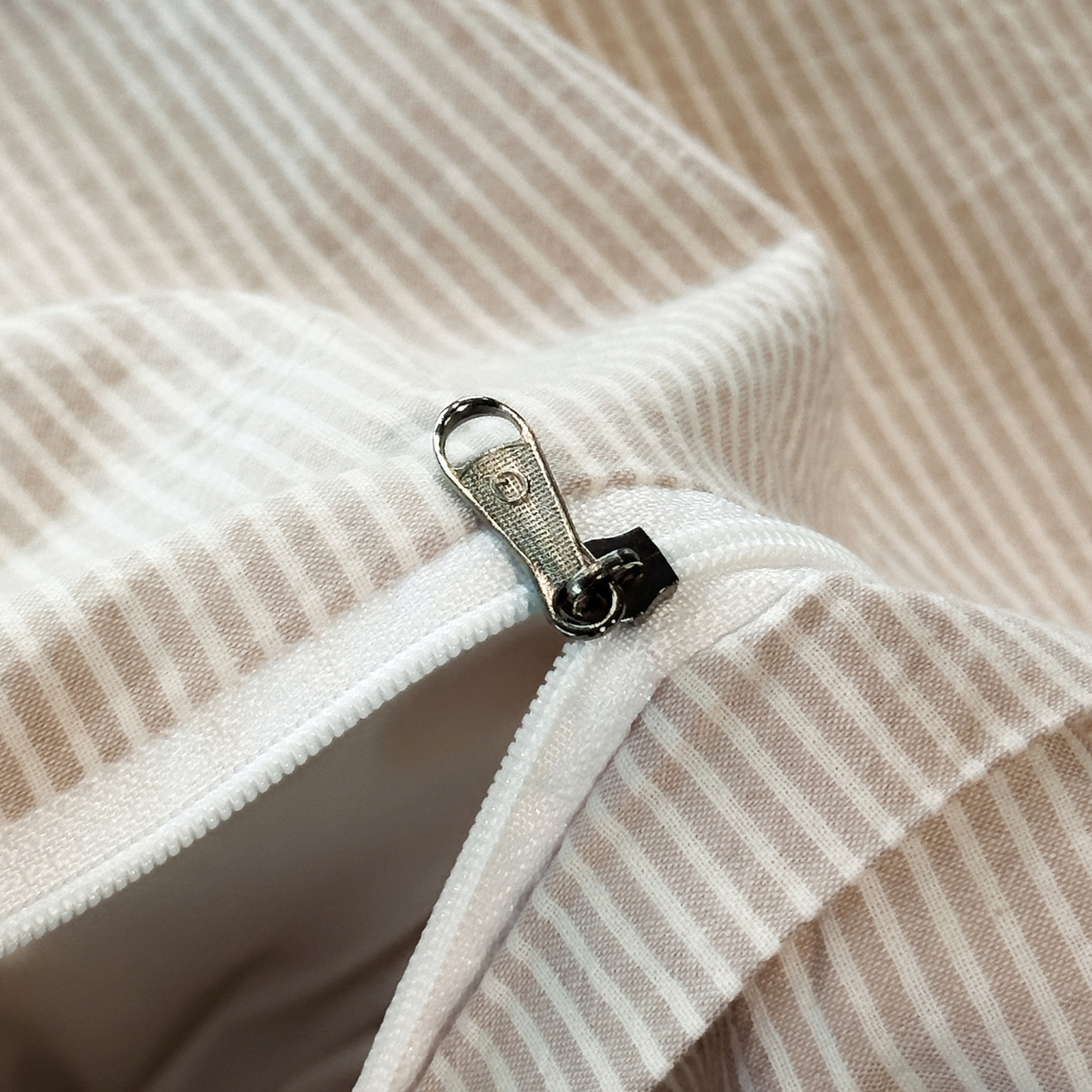 91家纺网 家纺一手货源 找家纺 欣晴家纺 2026新款软糯水洗棉条格无印宜家风混搭系列被套单件单品被套 混搭咖条