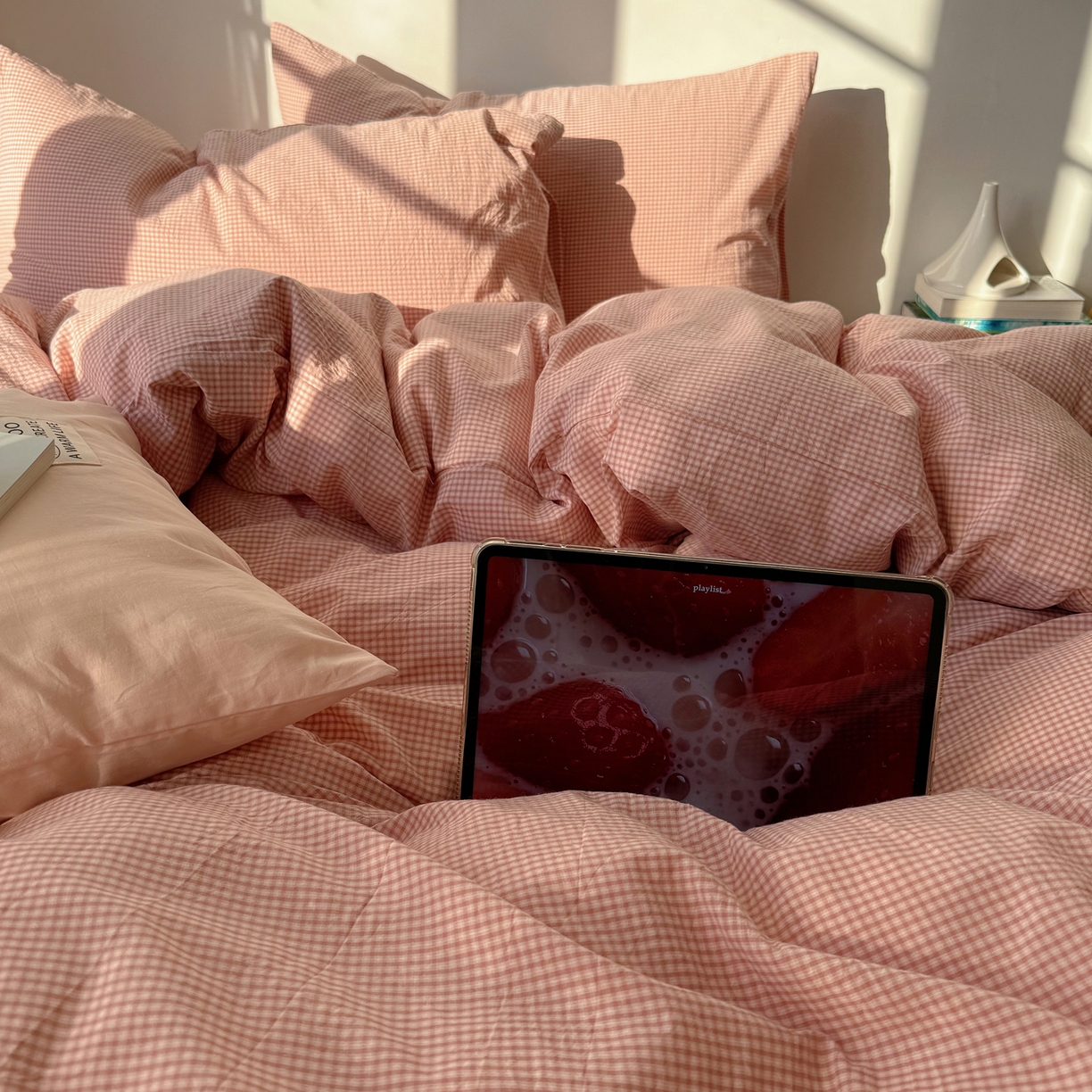 91家纺网 家纺一手货源 找家纺 六巷胡同 2026新款INS博主风A类全棉纯棉色织水洗棉格子四件套 觅影-粉格