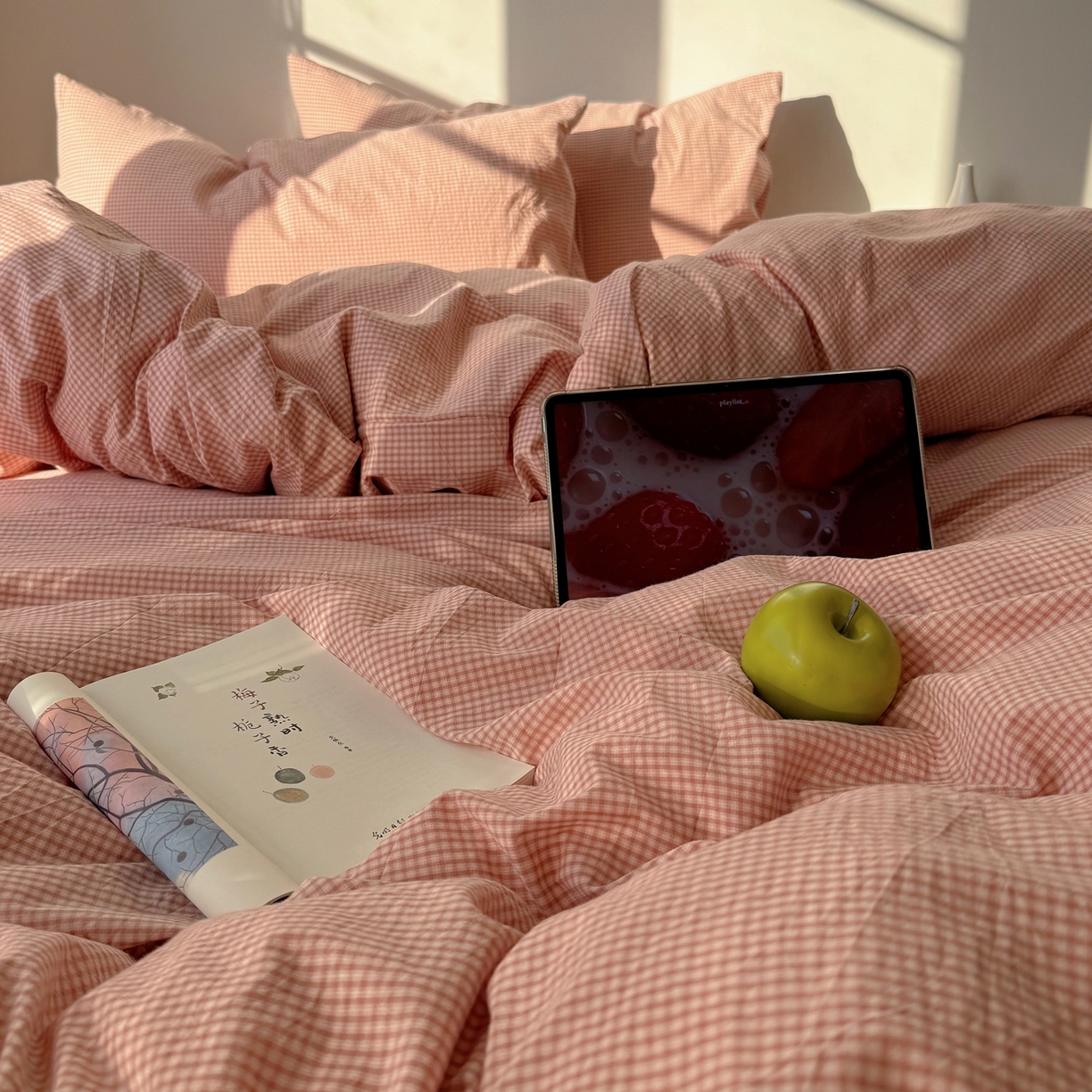 91家纺网 家纺一手货源 找家纺 六巷胡同 2026新款INS博主风A类全棉纯棉色织水洗棉格子四件套 觅影-粉格