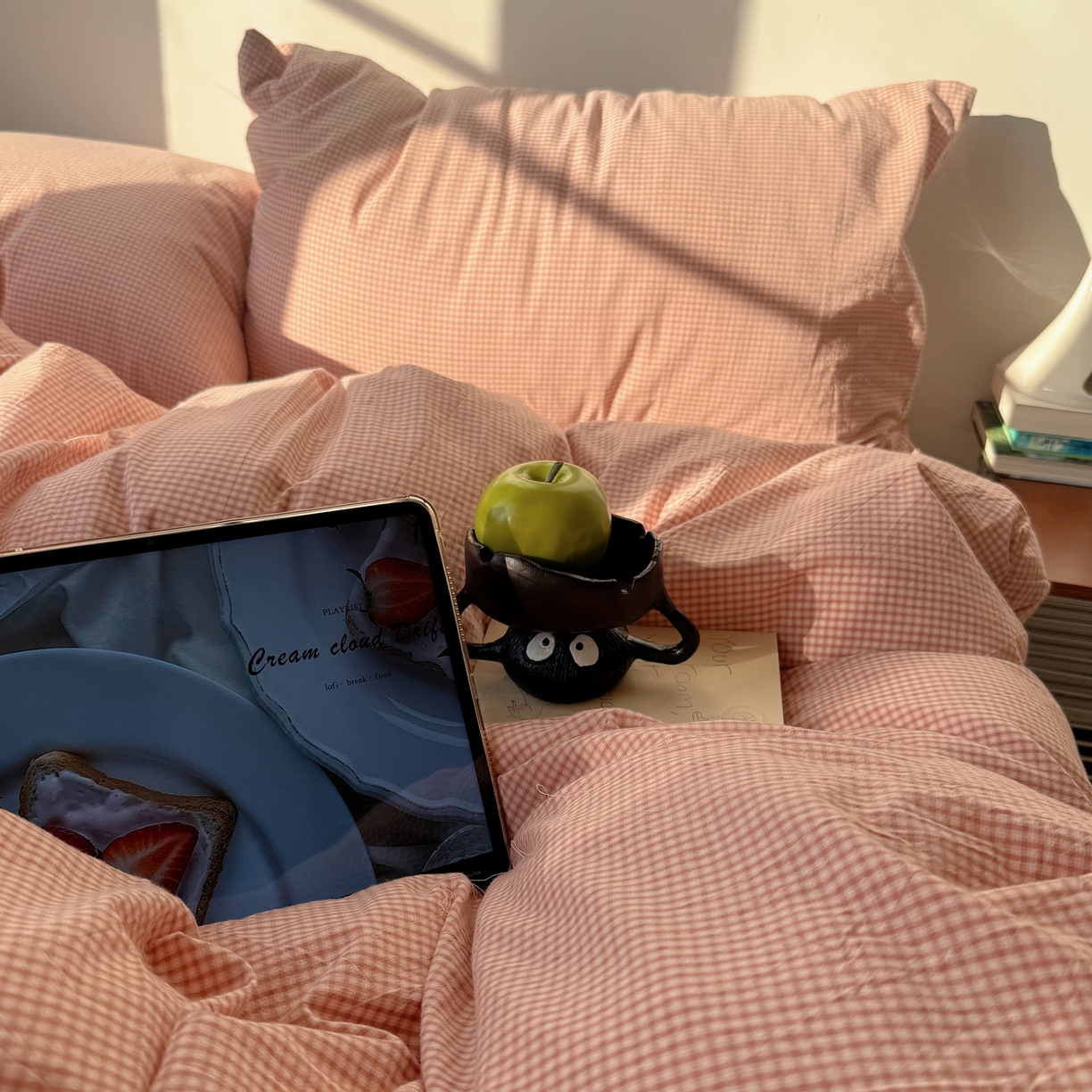 91家纺网 家纺一手货源 找家纺 六巷胡同 2026新款INS博主风A类全棉纯棉色织水洗棉格子四件套 觅影-粉格