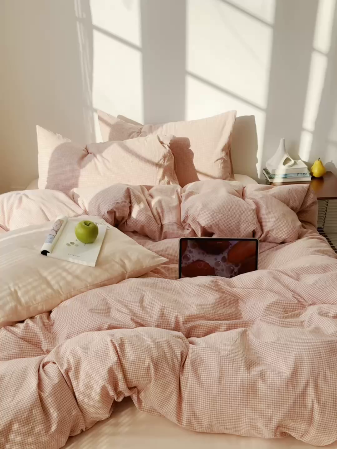 91家纺网 家纺一手货源 找家纺 六巷胡同 2026新款INS博主风A类全棉纯棉色织水洗棉格子四件套 觅影-粉格