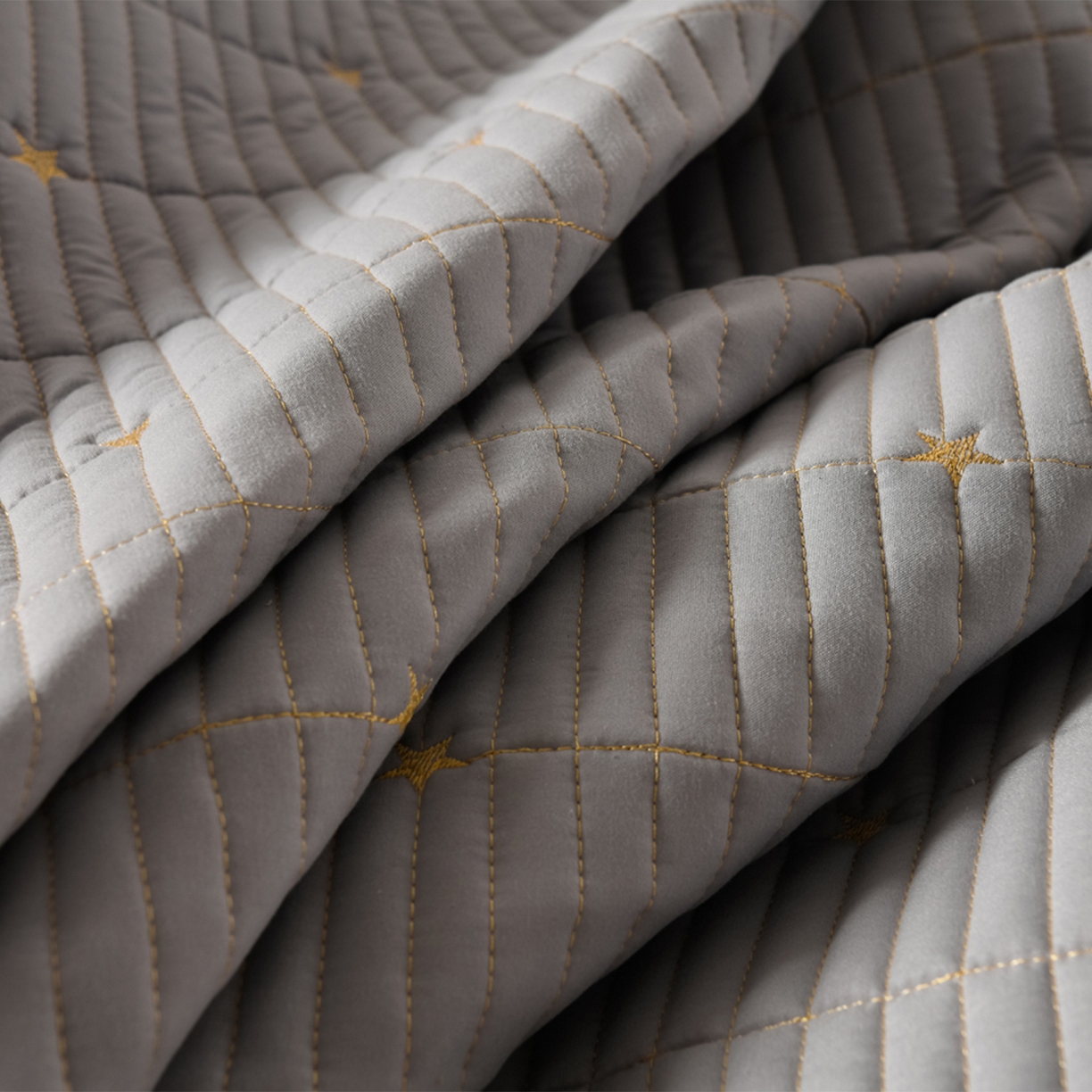 91家纺网 家纺一手货源 找家纺 优品惠 2026新款A类刺绣大豆夹棉床笠 星星灰