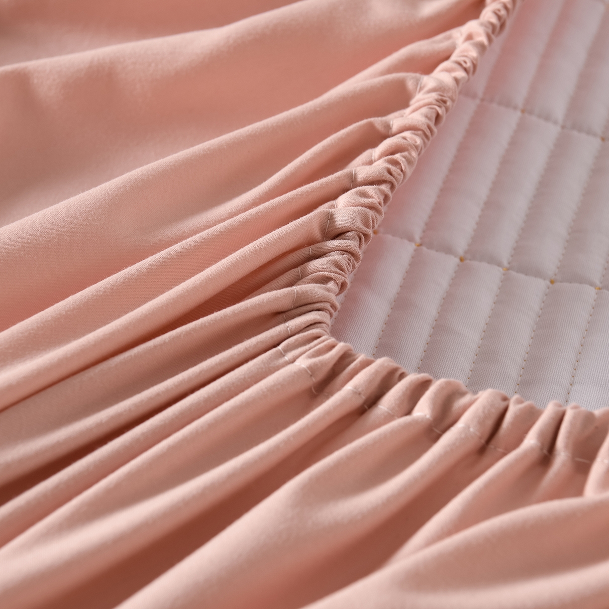 91家纺网 家纺一手货源 找家纺 优品惠 2026新款A类刺绣大豆夹棉床笠 爱心粉