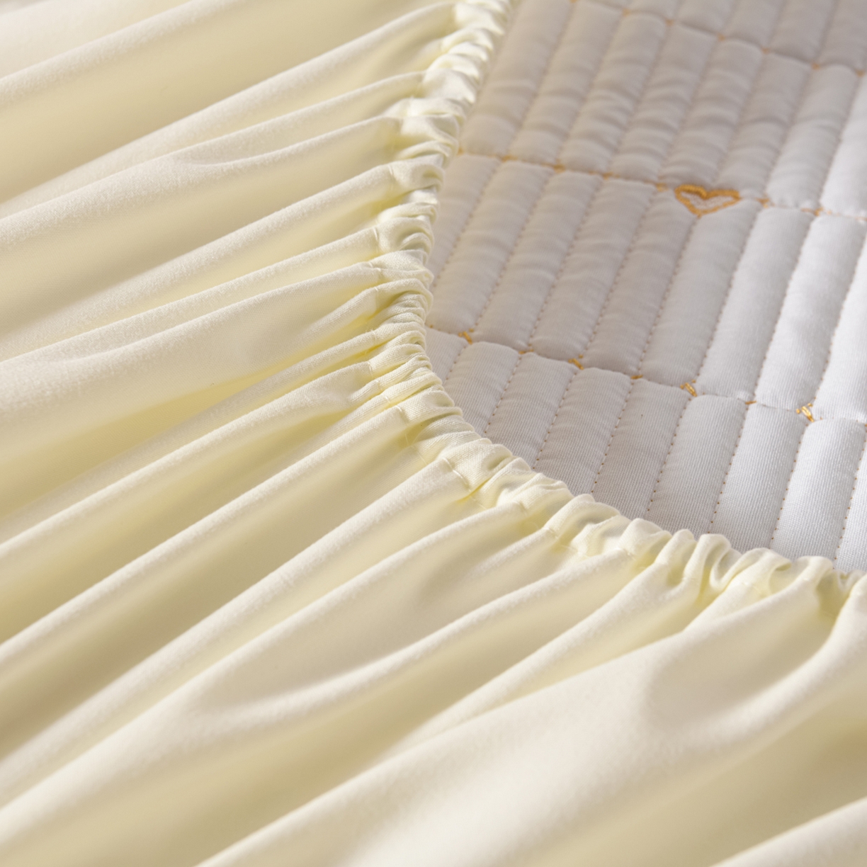 91家纺网 家纺一手货源 找家纺 优品惠 2026新款A类刺绣大豆夹棉床笠 爱心米