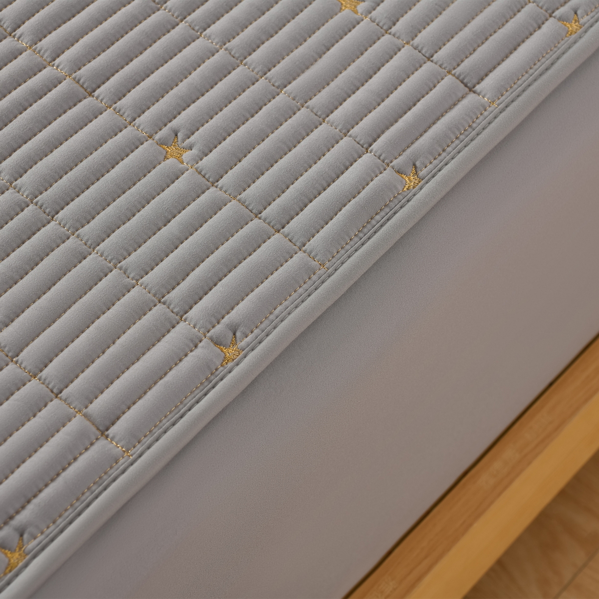 91家纺网 家纺一手货源 找家纺 优品惠 2026新款A类刺绣大豆夹棉床笠 星星灰