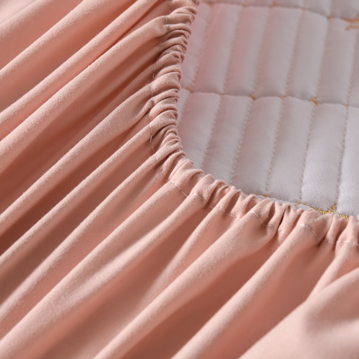 91家纺网 家纺一手货源 找家纺 优品惠 2026新款A类刺绣大豆夹棉床笠 星星粉