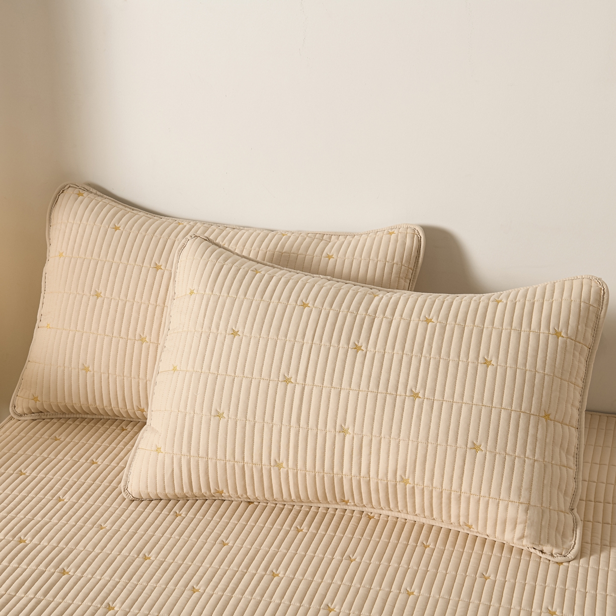 91家纺网 家纺一手货源 找家纺 优品惠 2026新款A类刺绣大豆夹棉床笠 星星咖