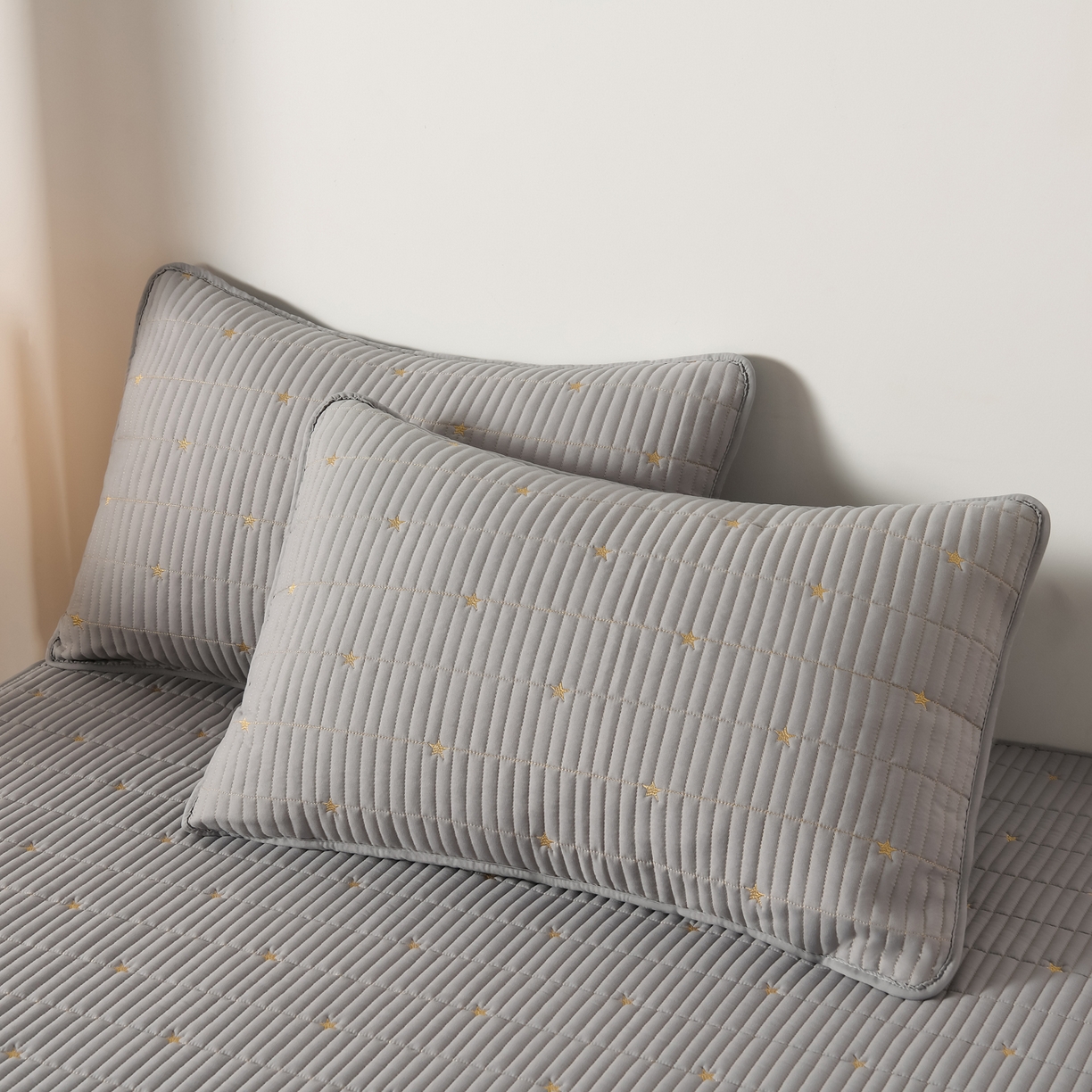 91家纺网 家纺一手货源 找家纺 优品惠 2026新款A类刺绣大豆夹棉床笠 星星灰