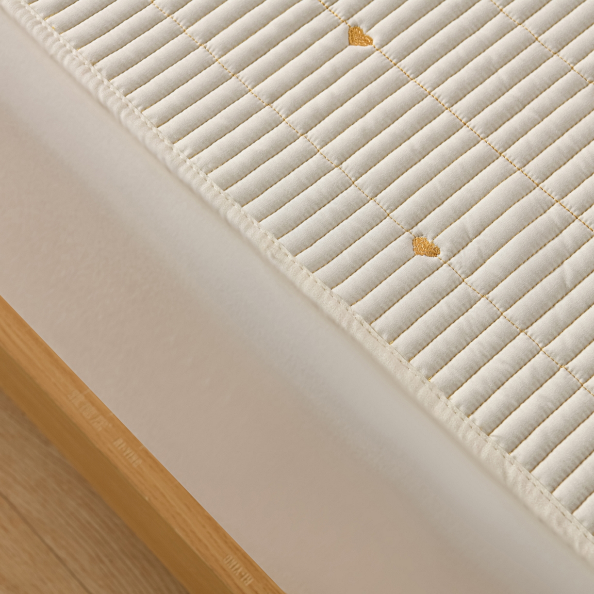 91家纺网 家纺一手货源 找家纺 优品惠 2026新款A类刺绣大豆夹棉床笠 爱心米