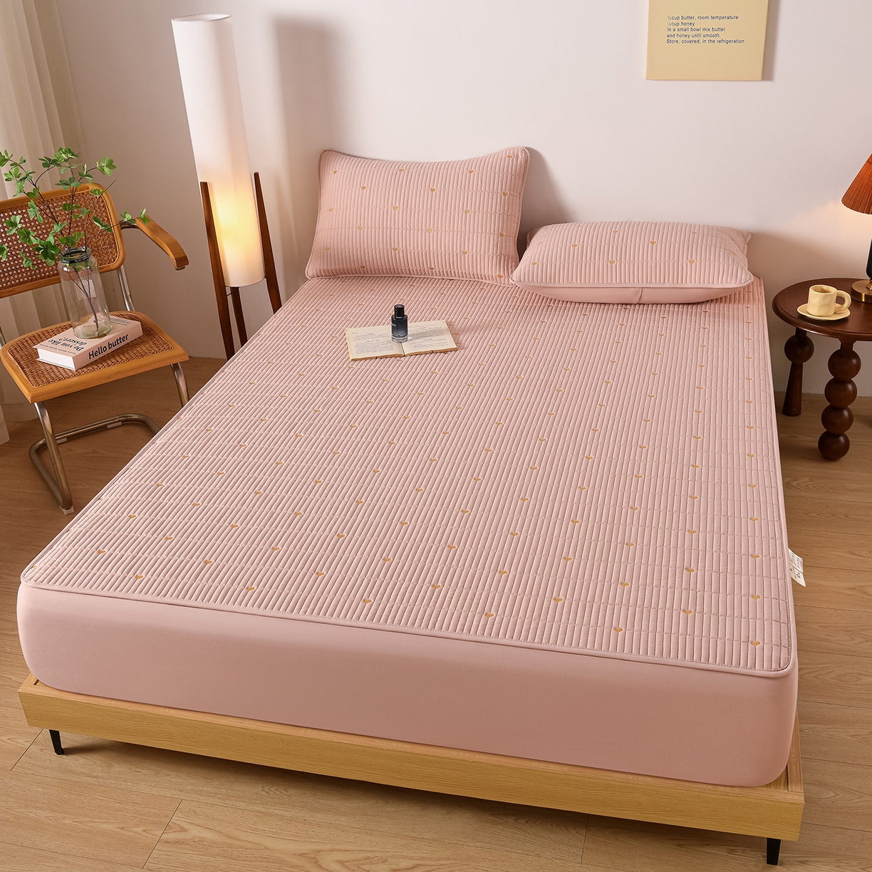 91家纺网 家纺一手货源 找家纺 优品惠 2026新款A类刺绣大豆夹棉床笠 爱心粉