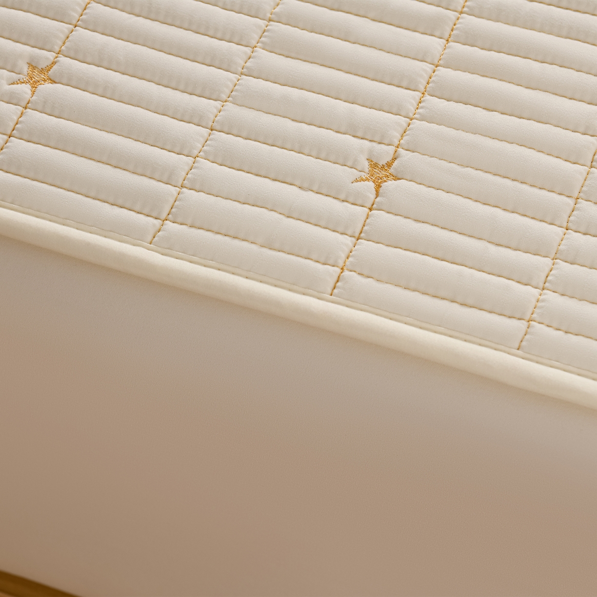 91家纺网 家纺一手货源 找家纺 优品惠 2026新款A类刺绣大豆夹棉床笠 星星米