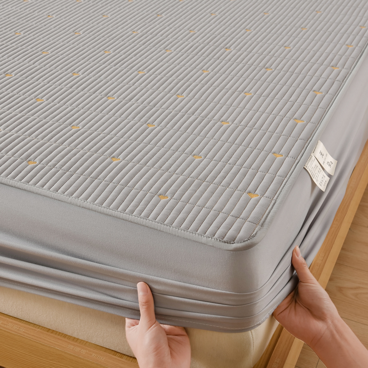 91家纺网 家纺一手货源 找家纺 优品惠 2026新款A类刺绣大豆夹棉床笠 爱心灰