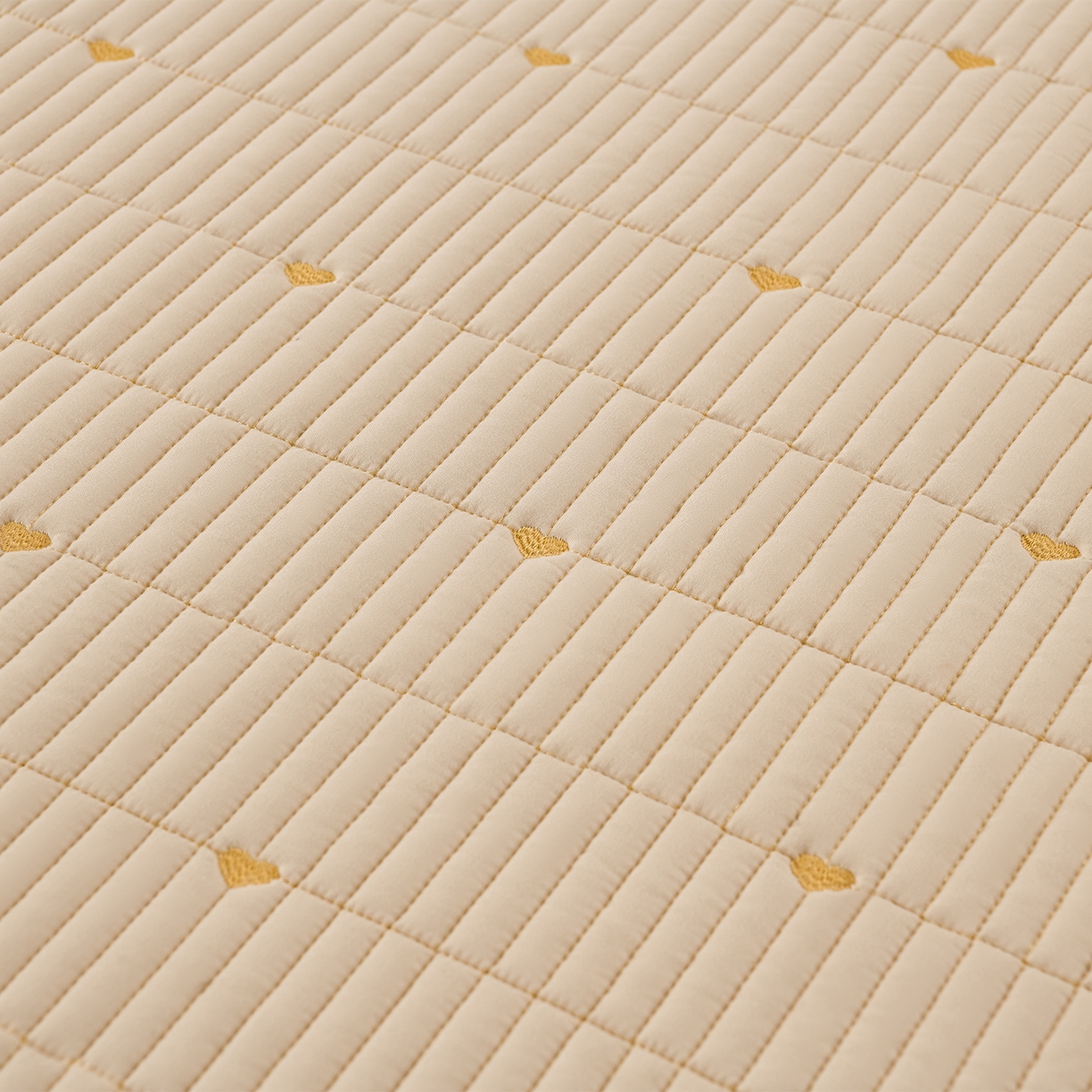 91家纺网 家纺一手货源 找家纺 优品惠 2026新款A类刺绣大豆夹棉床笠 爱心咖