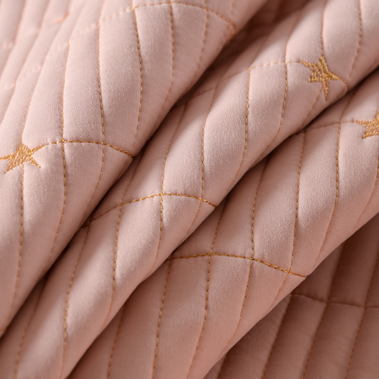 91家纺网 家纺一手货源 找家纺 优品惠 2026新款A类刺绣大豆夹棉床笠 星星粉