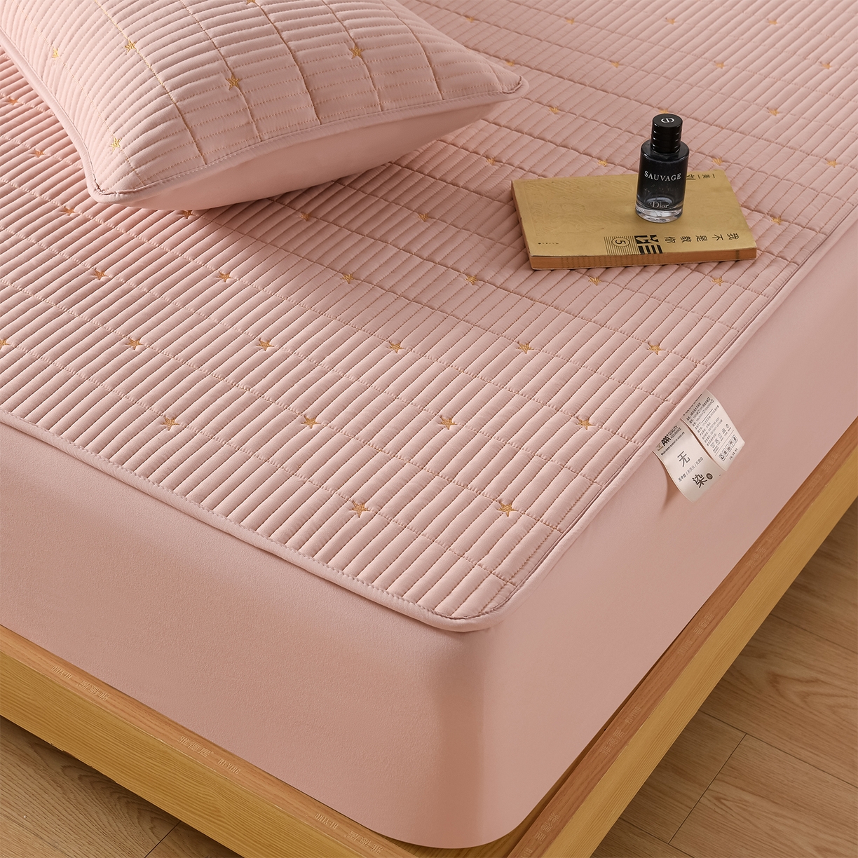 91家纺网 家纺一手货源 找家纺 优品惠 2026新款A类刺绣大豆夹棉床笠 星星粉