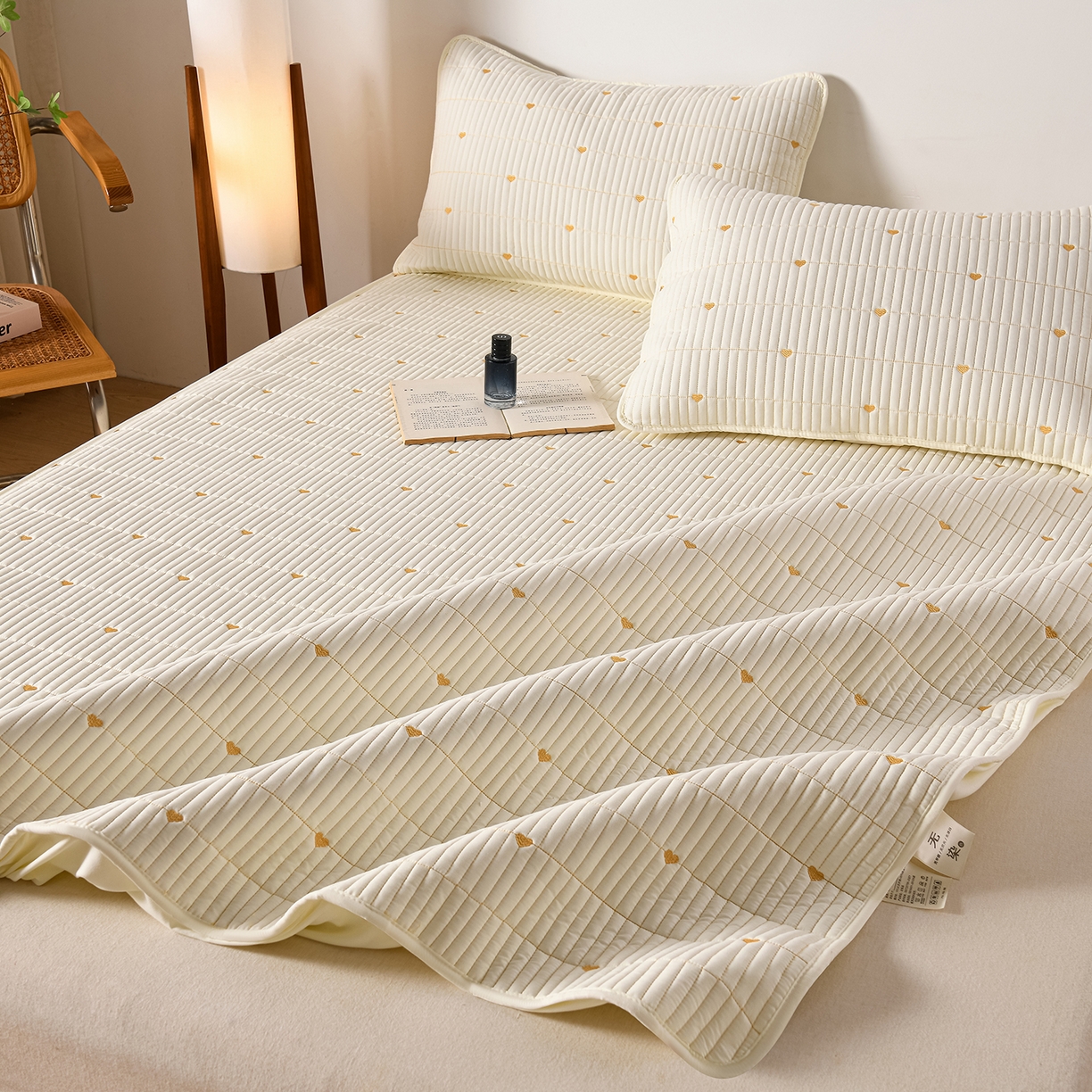 91家纺网 家纺一手货源 找家纺 优品惠 2026新款A类刺绣大豆夹棉床笠 爱心米