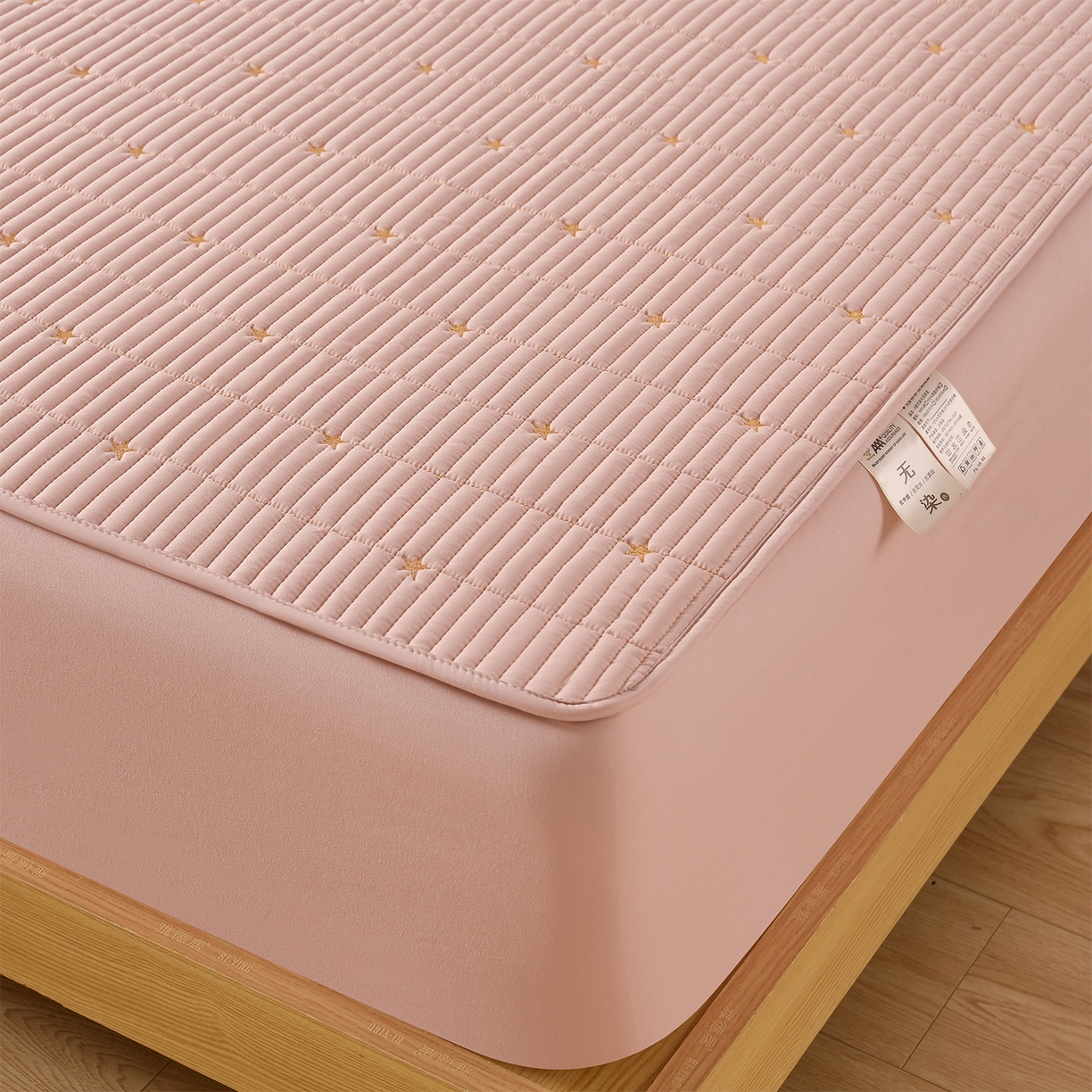 91家纺网 家纺一手货源 找家纺 优品惠 2026新款A类刺绣大豆夹棉床笠 星星粉