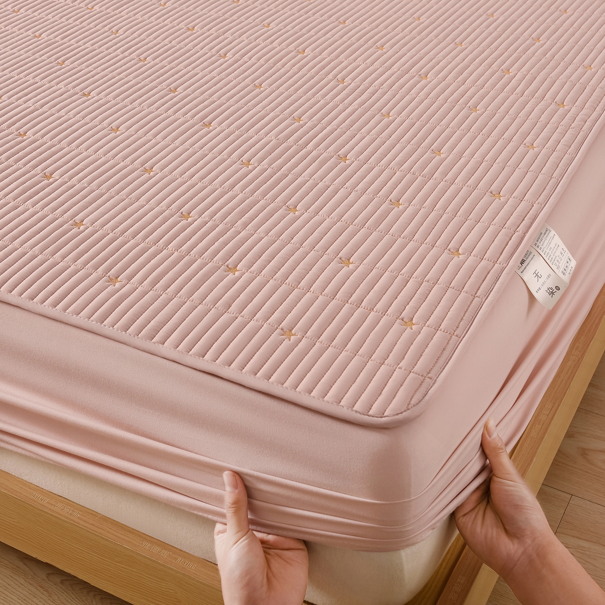 91家纺网 家纺一手货源 找家纺 优品惠 2026新款A类刺绣大豆夹棉床笠 星星粉