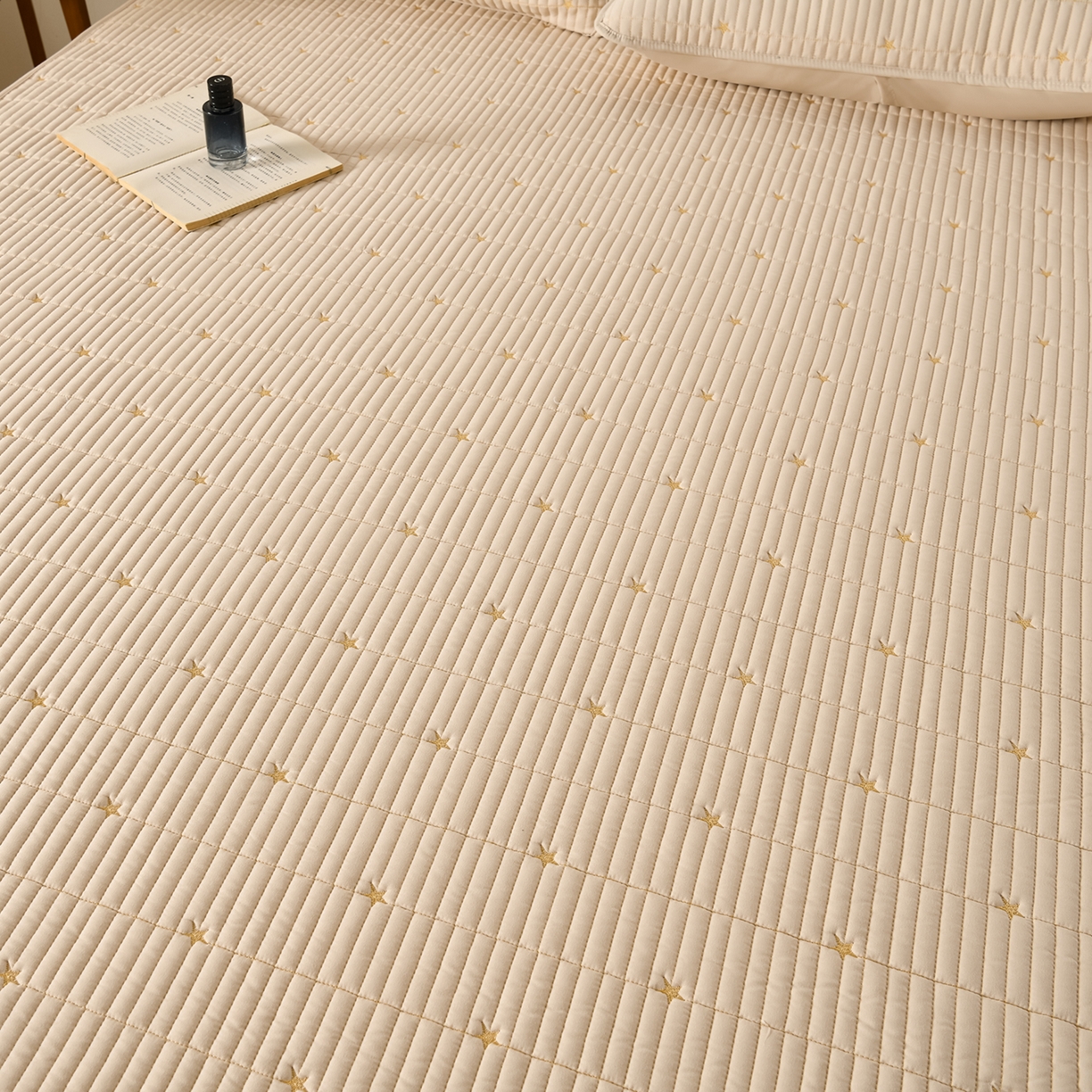 91家纺网 家纺一手货源 找家纺 优品惠 2026新款A类刺绣大豆夹棉床笠 星星咖