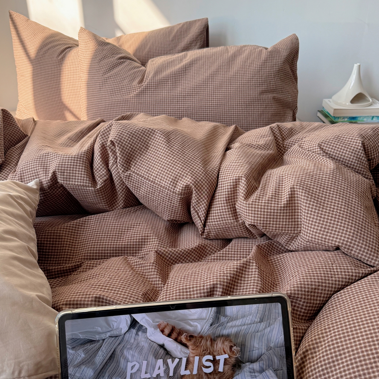 91家纺网 家纺一手货源 找家纺 六巷胡同 2026新款INS博主风A类全棉纯棉色织水洗棉格子四件套 觅影-咖格