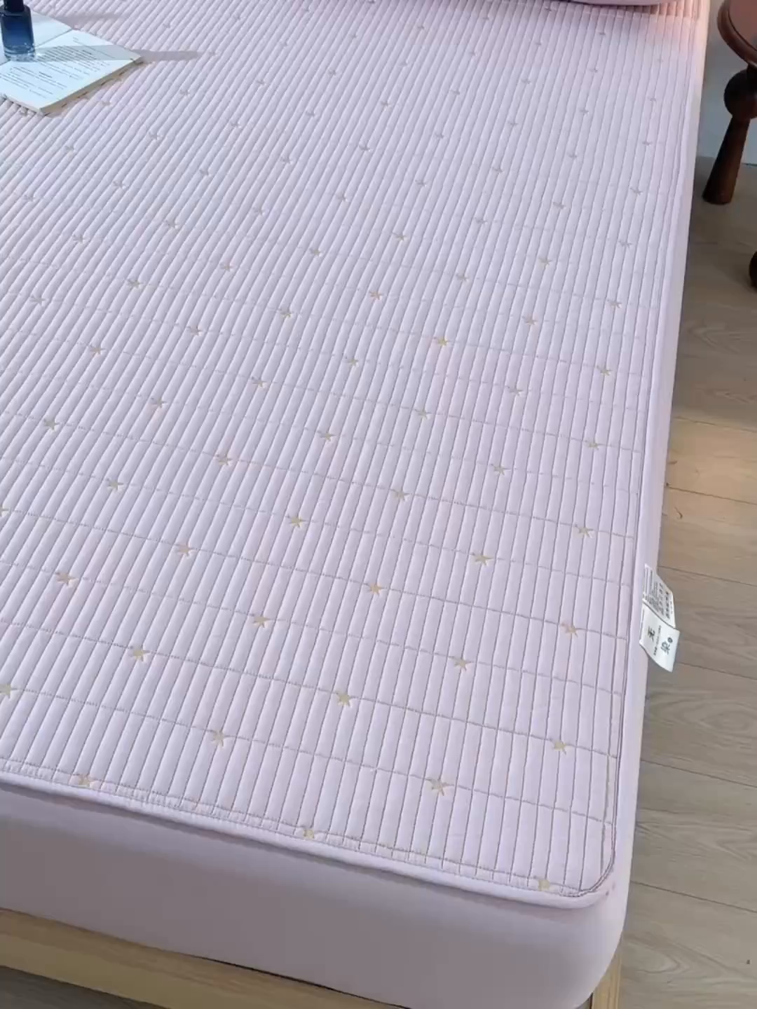 91家纺网 家纺一手货源 找家纺 优品惠 2026新款A类刺绣大豆夹棉床笠 星星粉