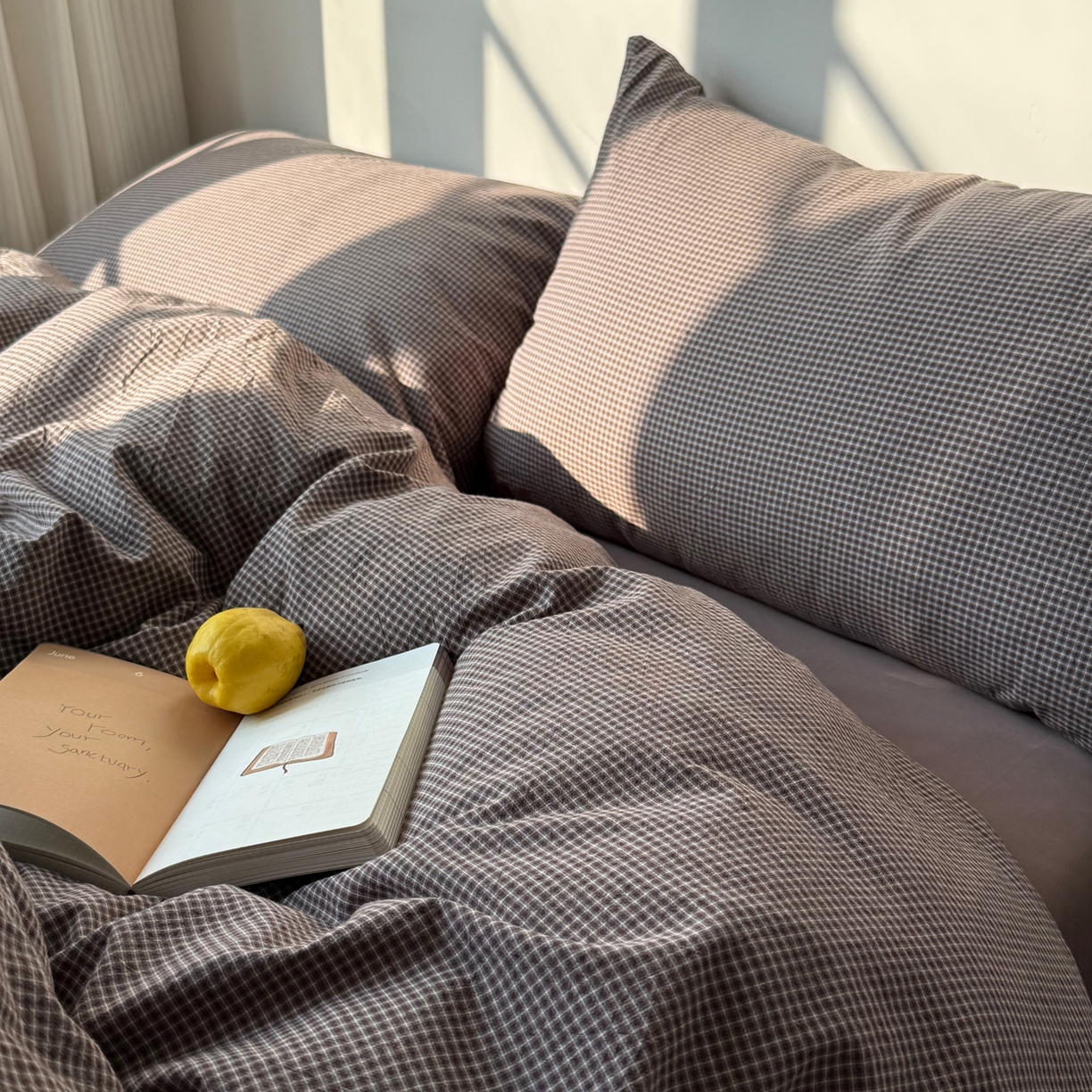 91家纺网 家纺一手货源 找家纺 六巷胡同 2026新款INS博主风A类全棉纯棉色织水洗棉格子四件套 觅影-棕格