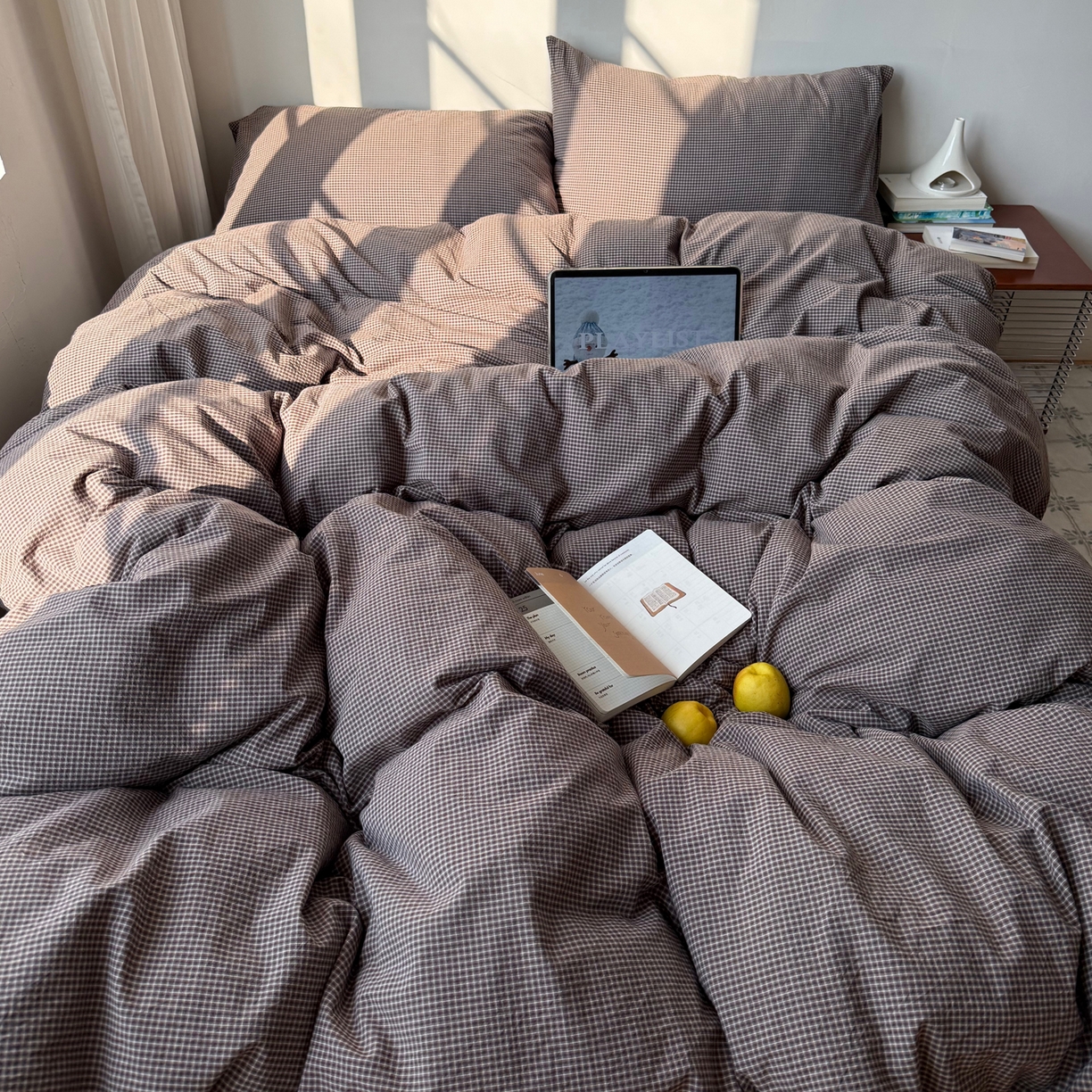 91家纺网 家纺一手货源 找家纺 六巷胡同 2026新款INS博主风A类全棉纯棉色织水洗棉格子四件套 觅影-棕格