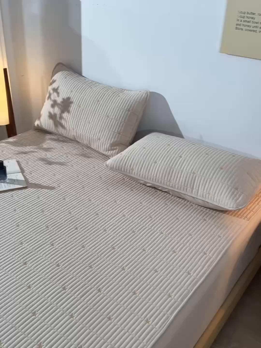 91家纺网 家纺一手货源 找家纺 优品惠 2026新款A类刺绣大豆夹棉床笠 爱心咖