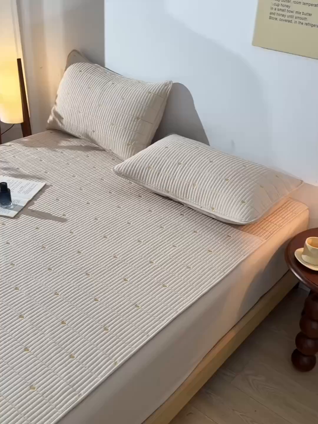 91家纺网 家纺一手货源 找家纺 优品惠 2026新款A类刺绣大豆夹棉床笠 爱心粉