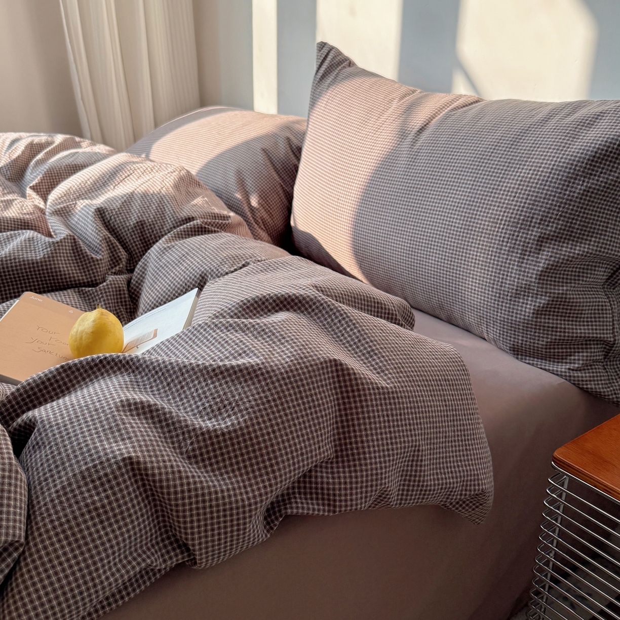 91家纺网 家纺一手货源 找家纺 六巷胡同 2026新款INS博主风A类全棉纯棉色织水洗棉格子四件套 觅影-棕格