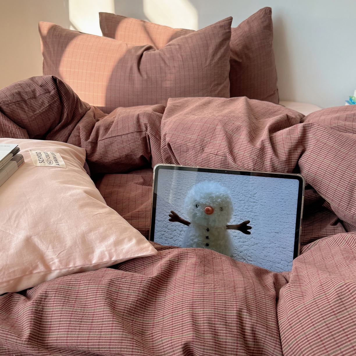 91家纺网 家纺一手货源 找家纺 六巷胡同 2026新款INS博主风A类全棉纯棉色织水洗棉格子四件套 逐风-红格