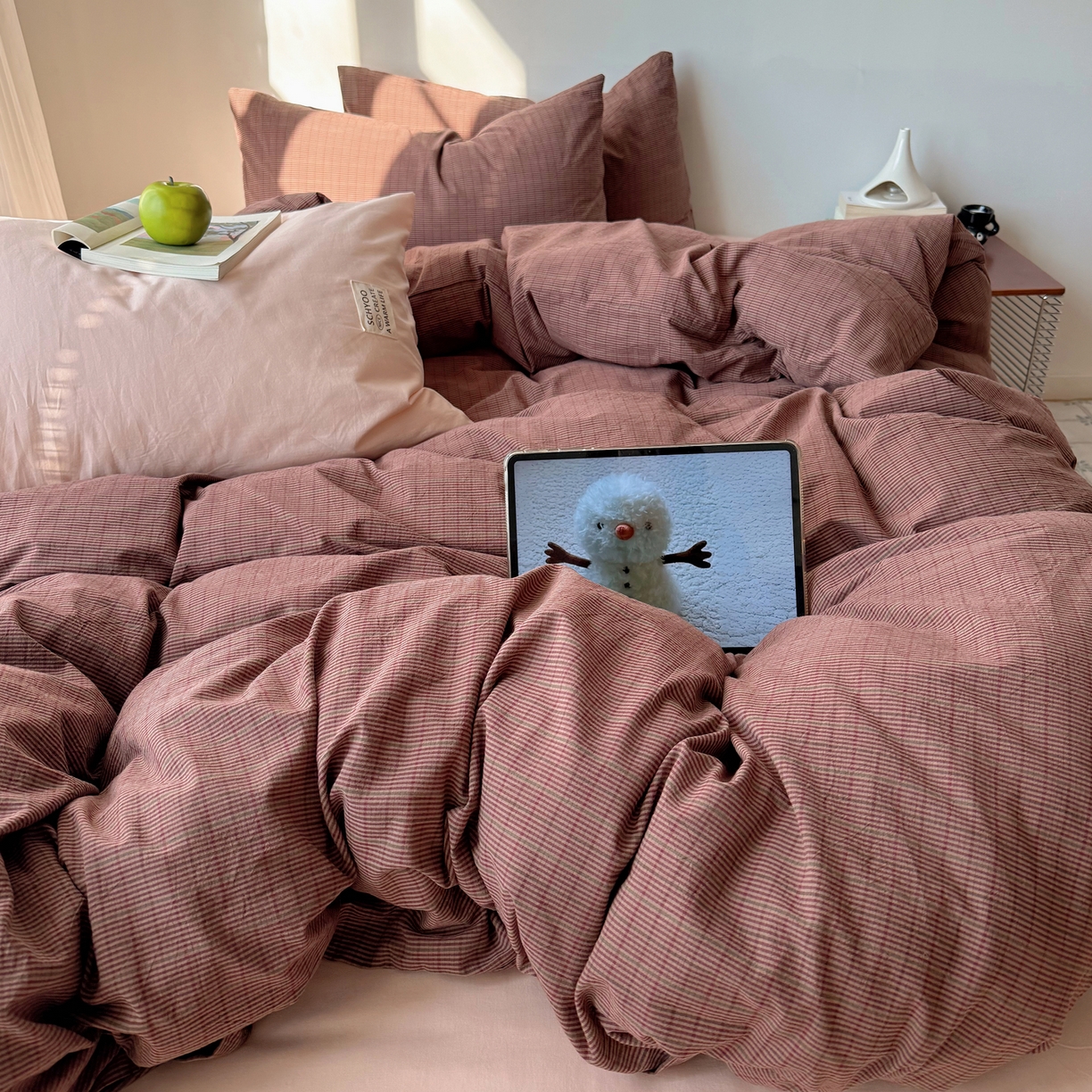 91家纺网 家纺一手货源 找家纺 六巷胡同 2026新款INS博主风A类全棉纯棉色织水洗棉格子四件套 逐风-红格