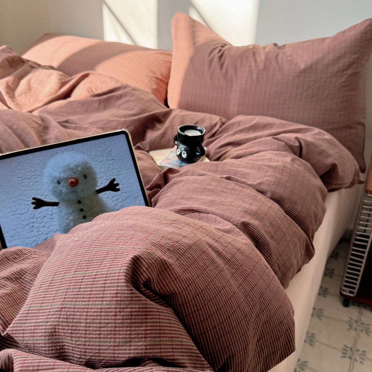 91家纺网 家纺一手货源 找家纺 六巷胡同 2026新款INS博主风A类全棉纯棉色织水洗棉格子四件套 逐风-红格