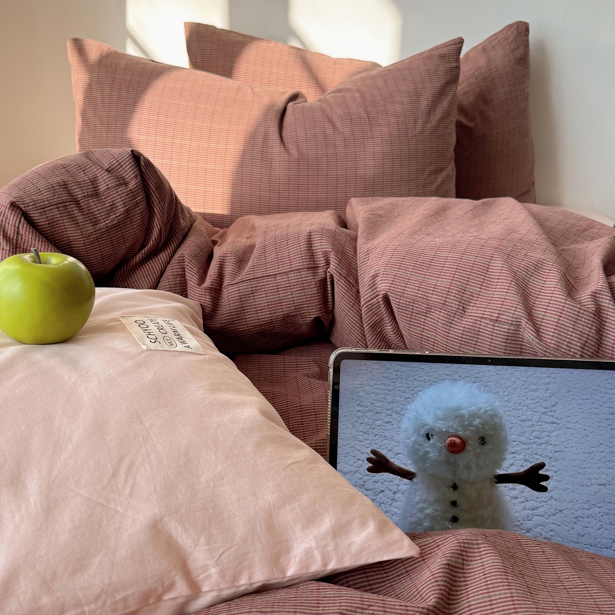 91家纺网 家纺一手货源 找家纺 六巷胡同 2026新款INS博主风A类全棉纯棉色织水洗棉格子四件套 逐风-红格