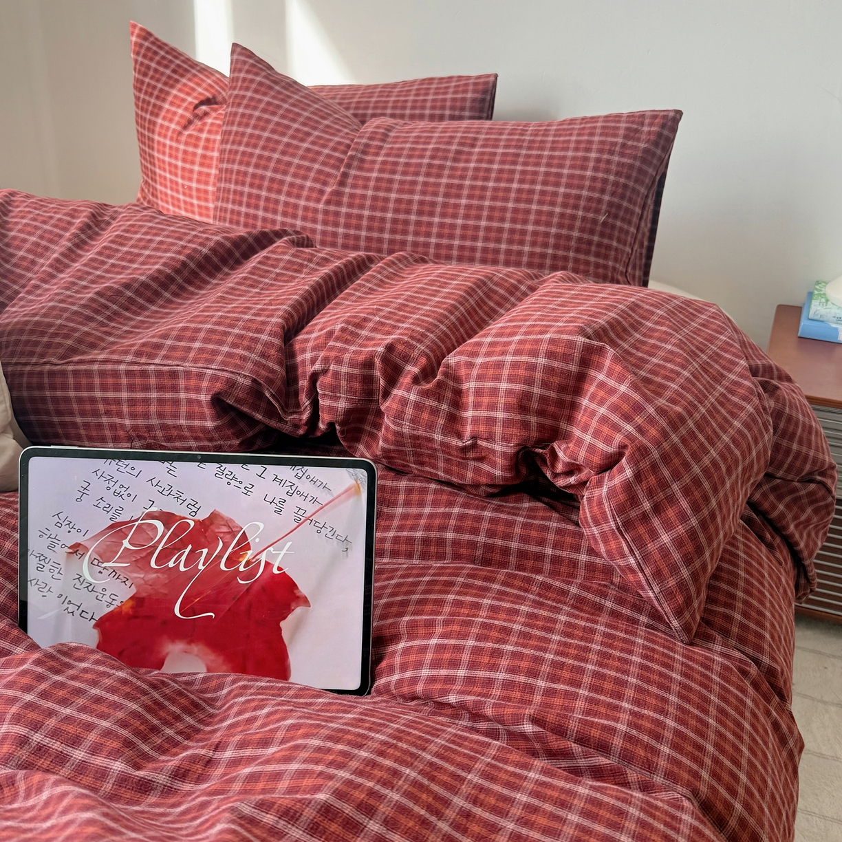 91家纺网 家纺一手货源 找家纺 六巷胡同 2026新款INS博主风A类全棉纯棉色织水洗棉格子四件套 追光-红格