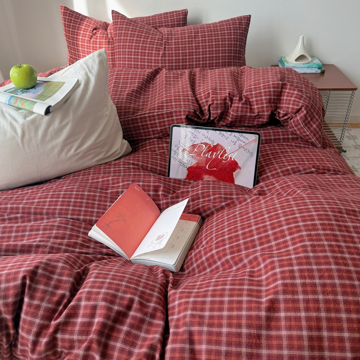 91家纺网 家纺一手货源 找家纺 六巷胡同 2026新款INS博主风A类全棉纯棉色织水洗棉格子四件套 追光-红格