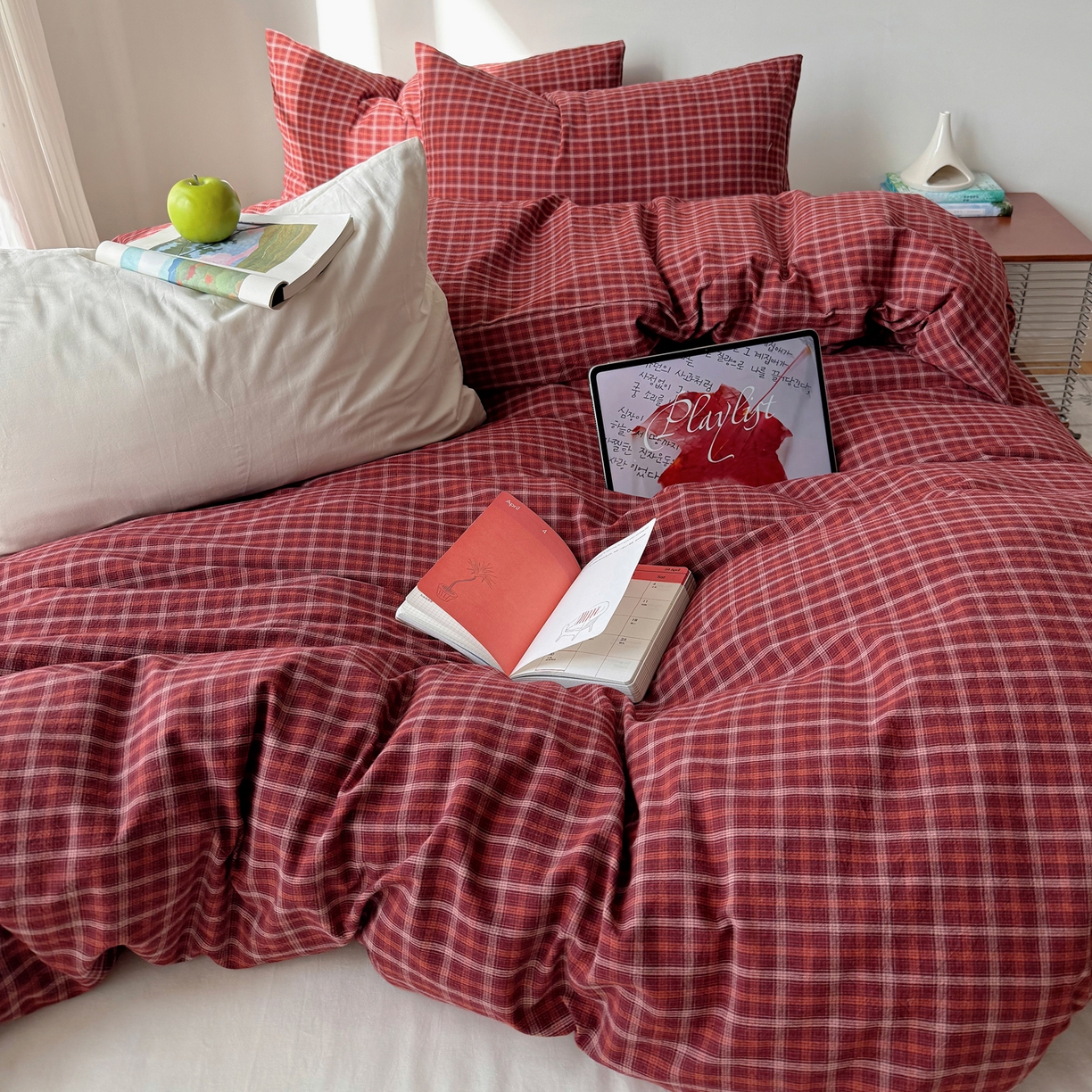 91家纺网 家纺一手货源 找家纺 六巷胡同 2026新款INS博主风A类全棉纯棉色织水洗棉格子四件套 追光-红格