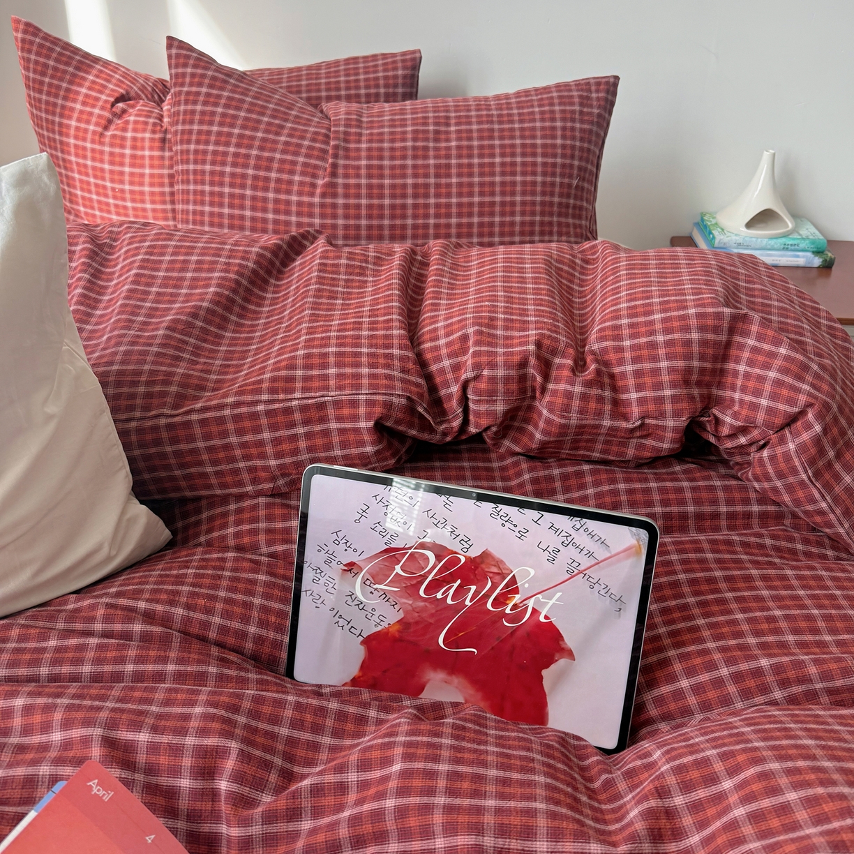 91家纺网 家纺一手货源 找家纺 六巷胡同 2026新款INS博主风A类全棉纯棉色织水洗棉格子四件套 追光-红格