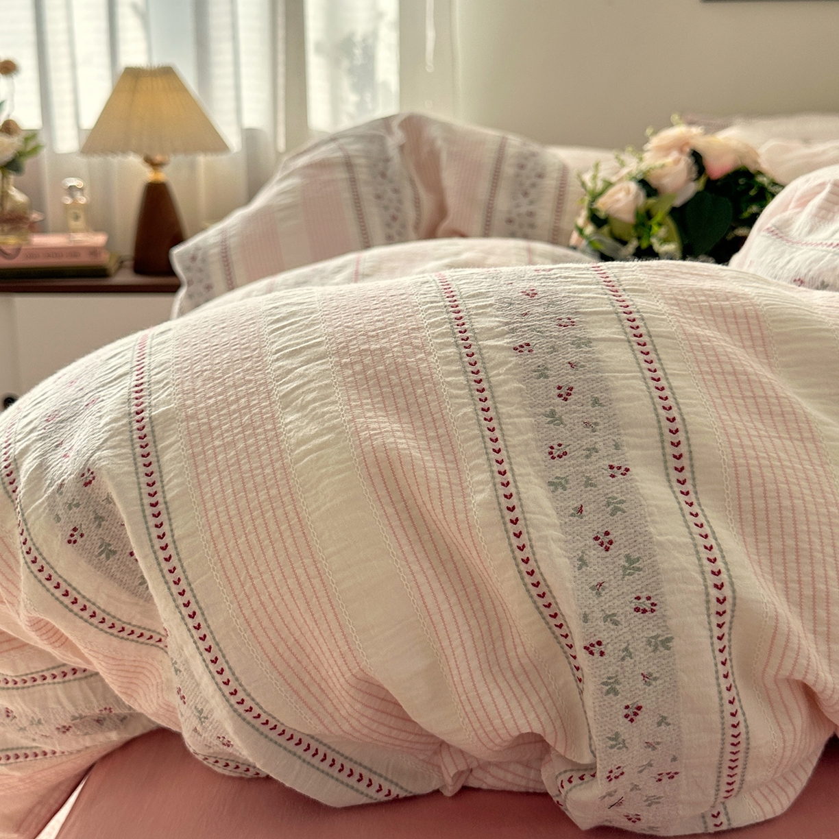 91家纺网 家纺一手货源 找家纺 艾咪-Amy ntmy 2026新款全棉纯棉色织提花四件套-花蔓 花蔓红莓